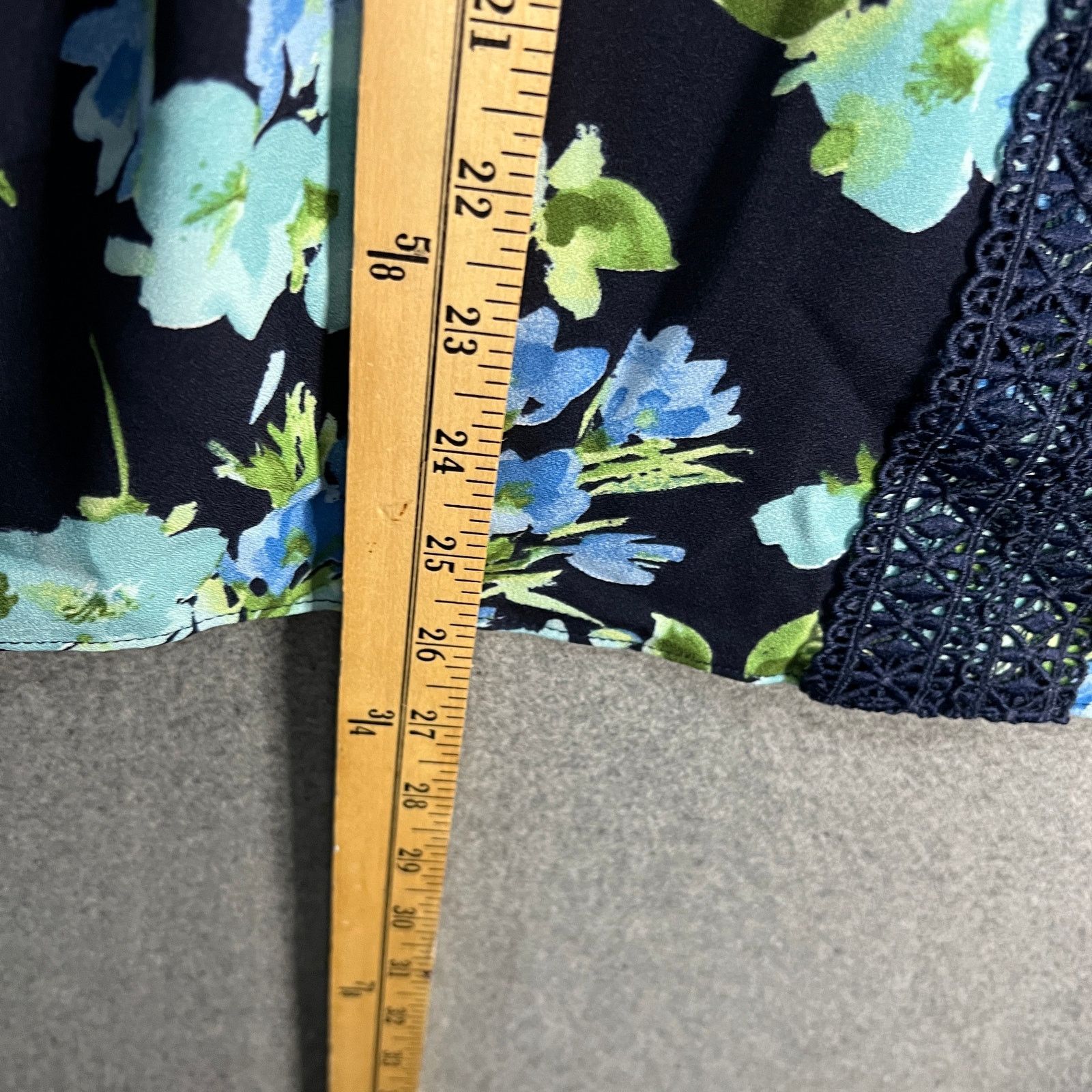 Isaac Mizrahi Isaac Mizrahi Live! Printed Stretch Crepe Blouse Size M / US 6-8 / IT 42-44 - 4 Thumbnail