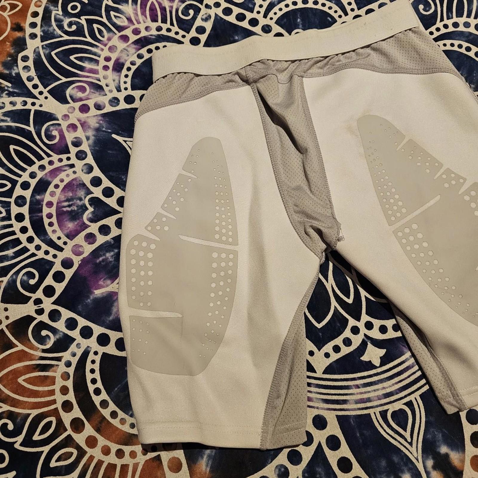 Designer Men's Grey and White Easton Performance Shorts Size US 32 / EU 48 - 7 Thumbnail