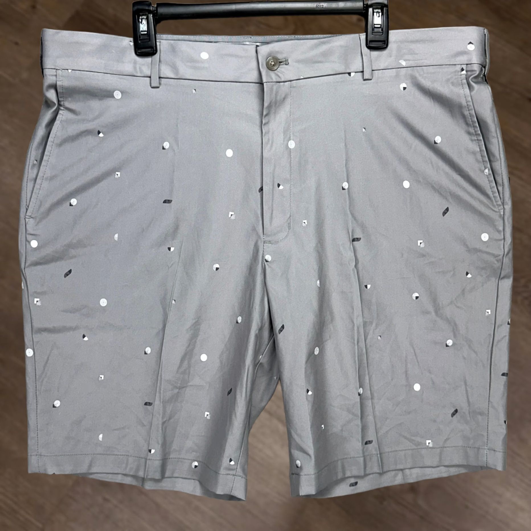 Vintage Walter Hagen Perfect 11 Mens Chino Shorts 42X10 Grey Art Deco Print NEW Size US 42 / EU 58 - 1 Thumbnail