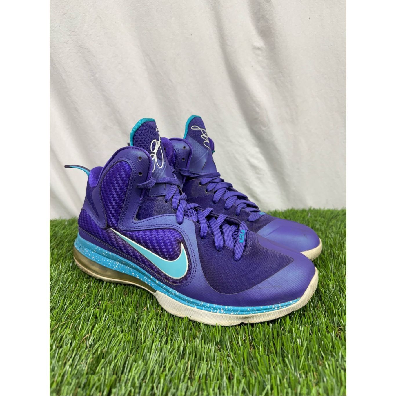 Nike Nike LeBron 9 Summit Lake Hornets Size 9 Very Good Used Cond Size US 9 / EU 42 - 1 Thumbnail