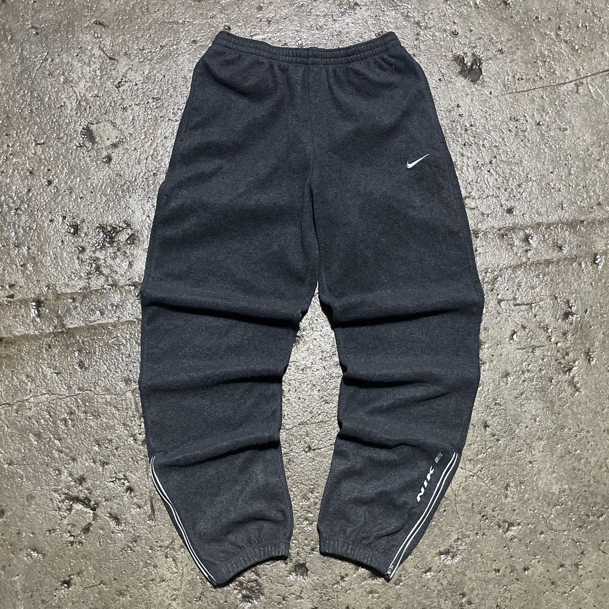 Nike × Nike ACG × Vintage Crazy Vintage Y2K Nike Fleece Track Pants Baggy Essential Size US 30 / EU 46 - 1 Thumbnail