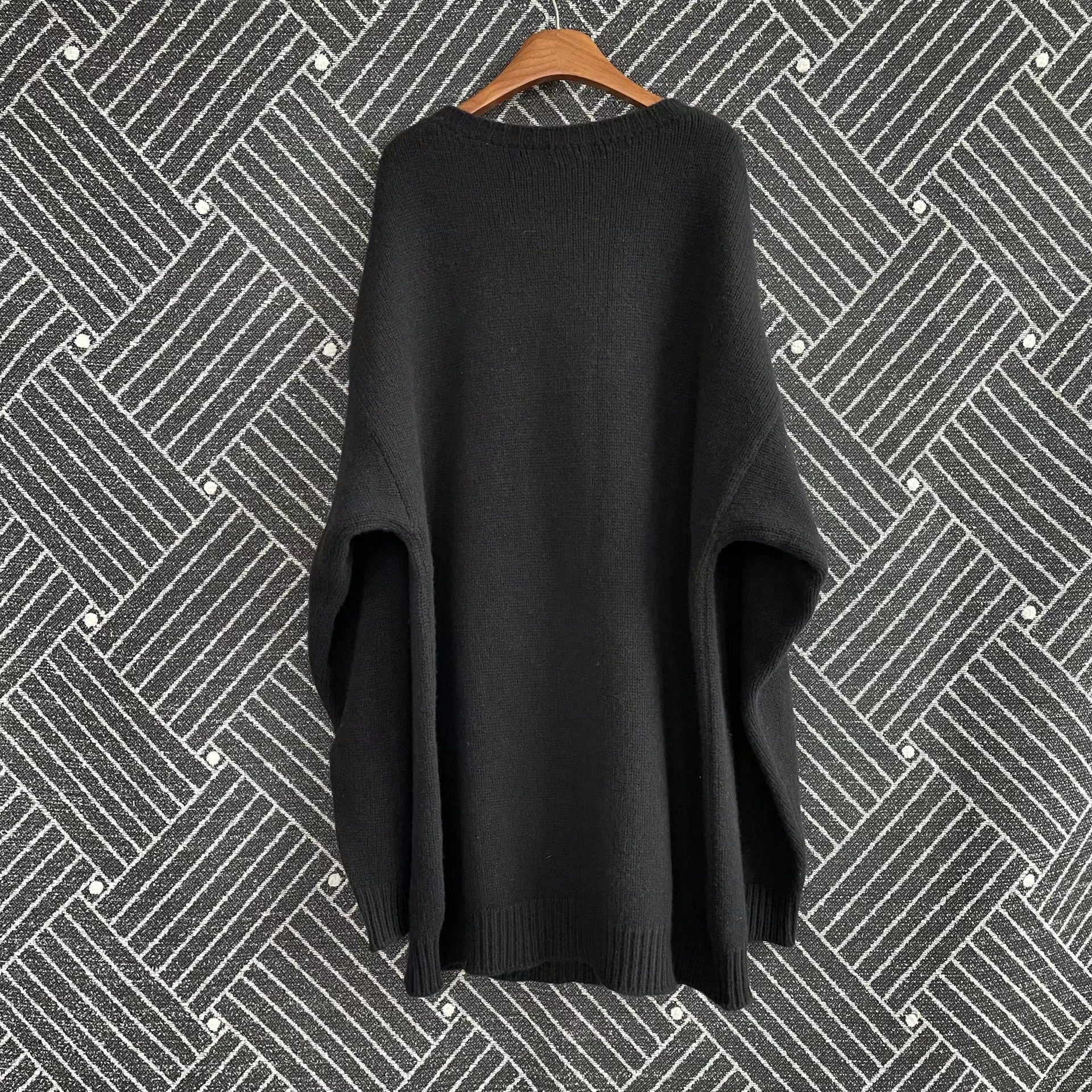 Celine Celine Red Lip Embroidered WoolCashmere OS Sweater XXL 98N Size XXL / US 16-18 / IT 52-54 - 2 Thumbnail