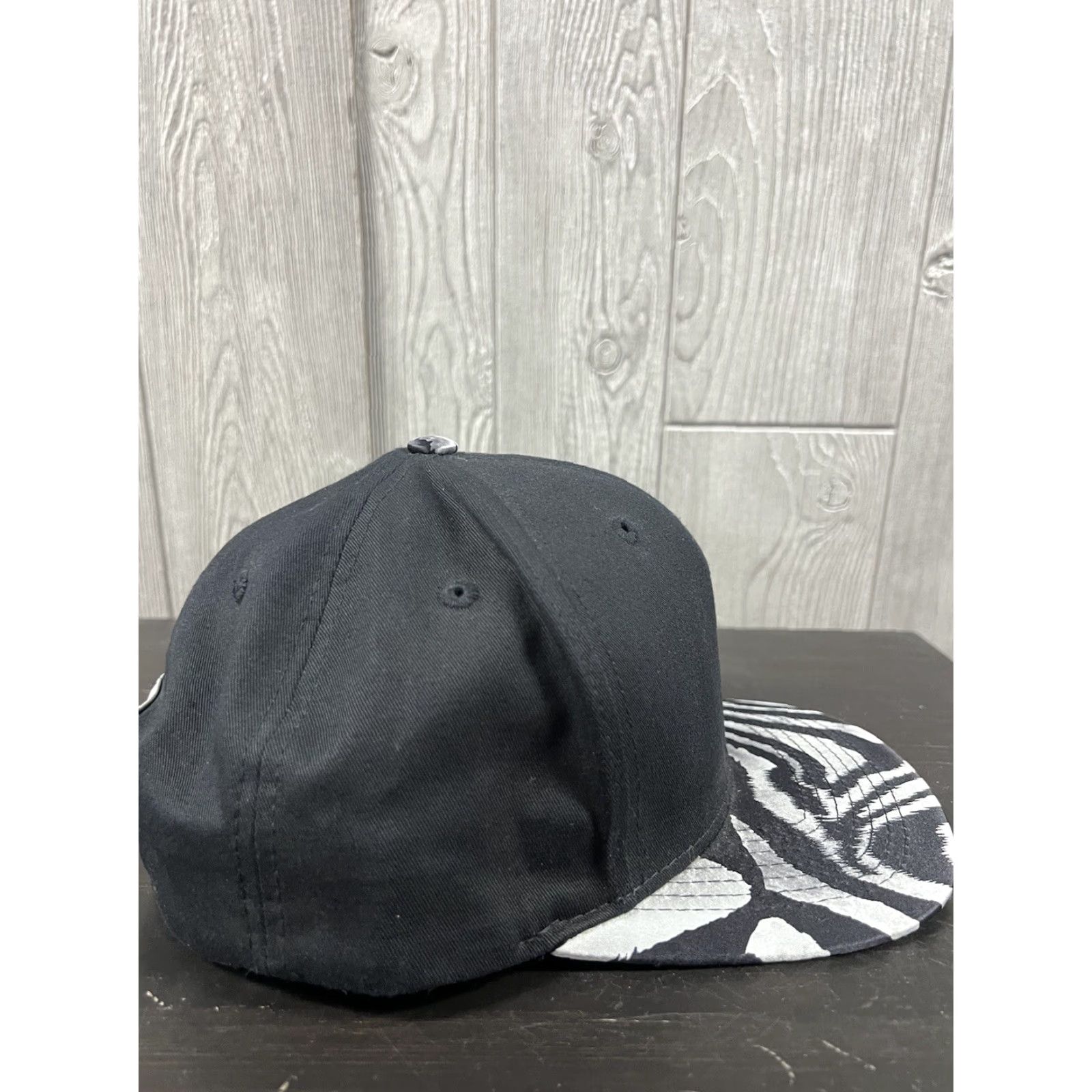 Vintage VINTAGE Top Level Zebra Print SnapBack Hat Black/Silver OSFA Size US M / EU 48-50 / 2 - 6 Thumbnail