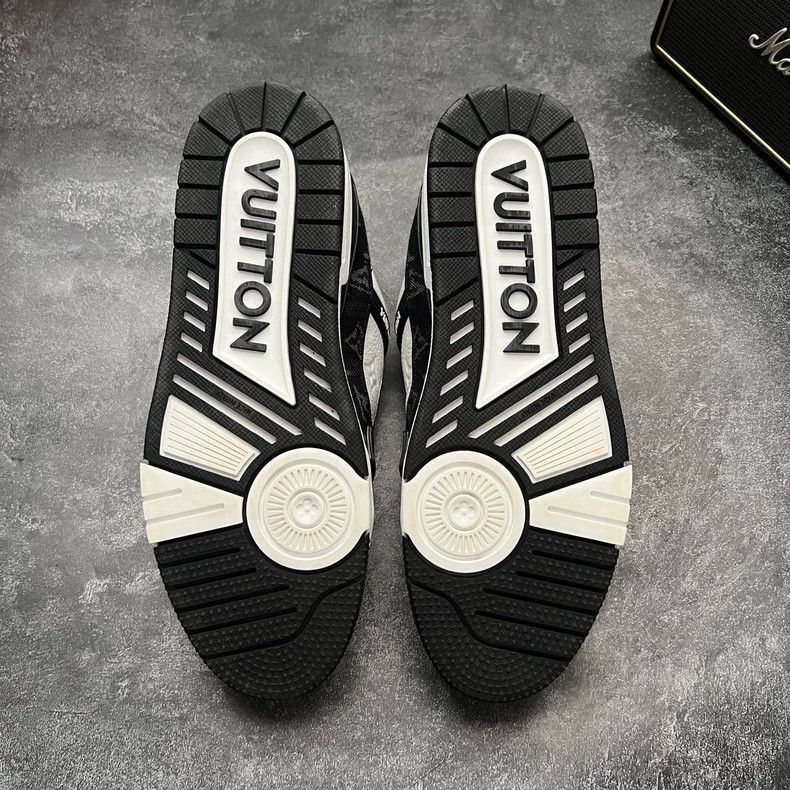 Louis Vuitton Louis Vuitton LOUIS VUITTON LV TRAINER Sneakers Black and Size US 8 / EU 41 - 8 Thumbnail
