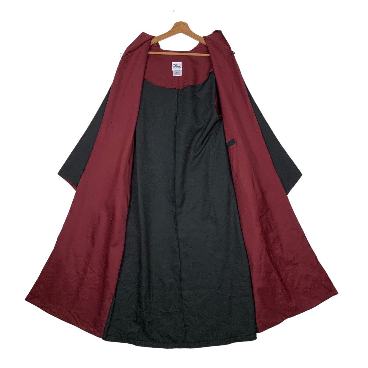 Universal Studios HARRY POTTER GRYFFINDOR CLOAK / CAPE #0235-C11 Size US M / EU 48-50 / 2 - 13 Thumbnail