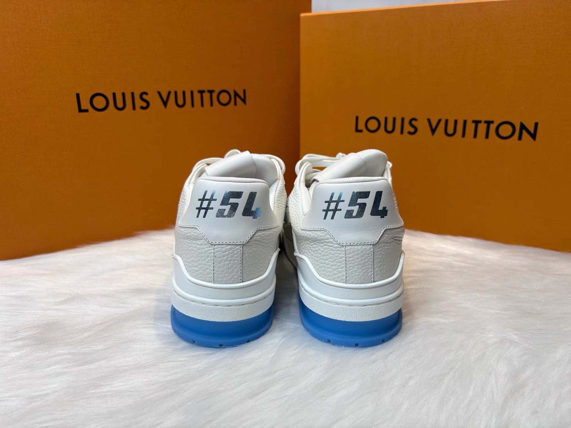 Louis Vuitton Louis Vuitton New Trainer Blue & White Rivet Sneakers K36 Size US 9 / EU 42 - 3 Thumbnail