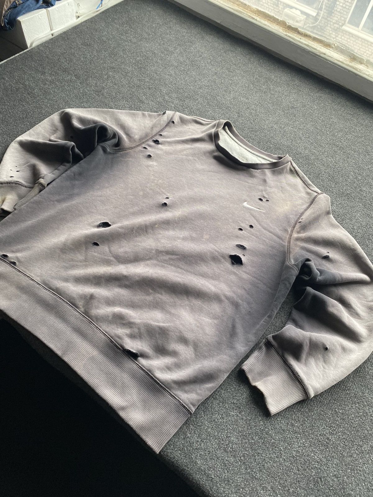 Nike 🔥NIKE DISTRESSED Dirty ripped men sweatshirt rare y2k punk Size US L / EU 52-54 / 3 - 12 Thumbnail