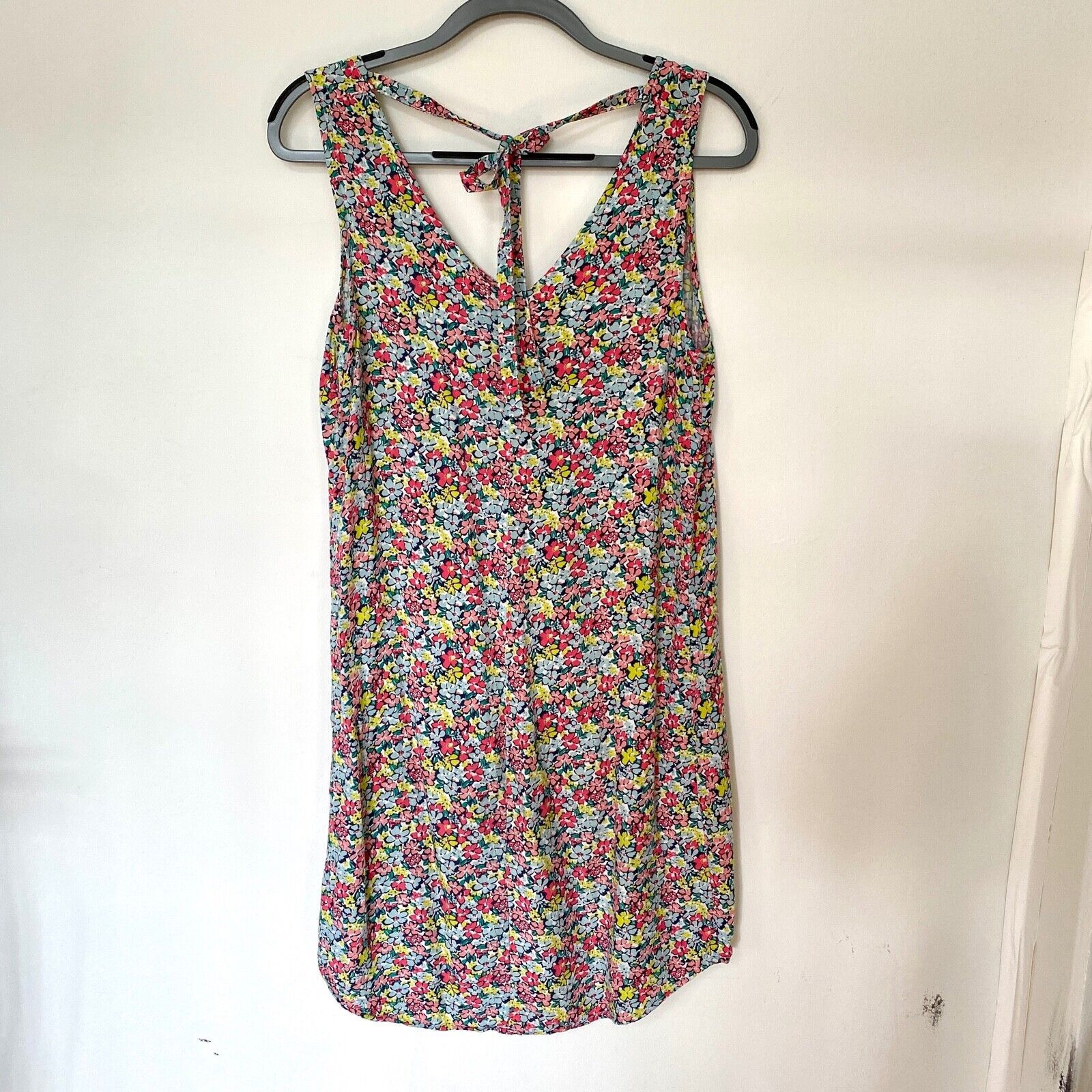Gap Gap Pink Multi Floral Sleeveless VNeck Shift Dress Tie Back Size XS / US 0-2 / IT 36-38 - 6 Thumbnail