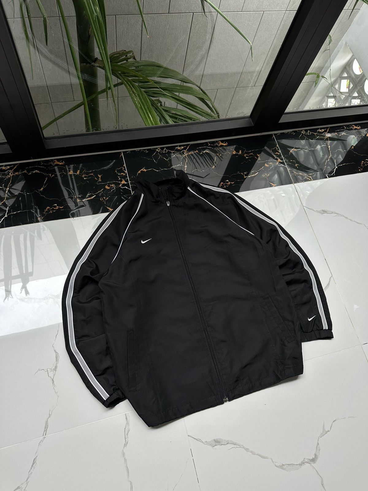 Nike × Vintage NIKE VINTAGE DOUBLE LOGO STREETWEAR LIGHT JACKET Size US L / EU 52-54 / 3 - 1 Thumbnail