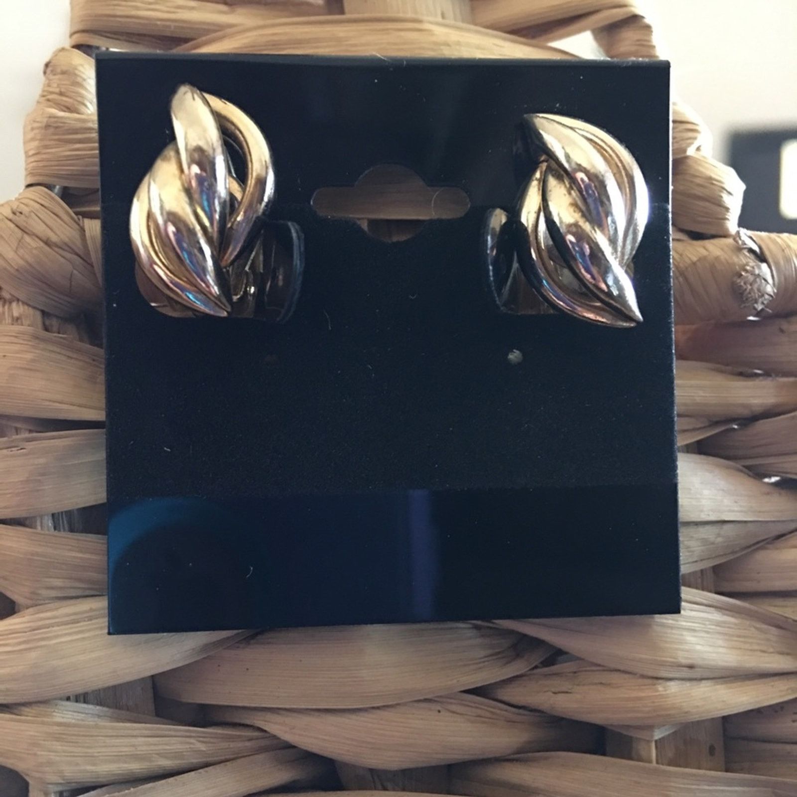 Vintage Vintage gold tone twisted bow style clip earrings Size ONE SIZE - 1 Thumbnail