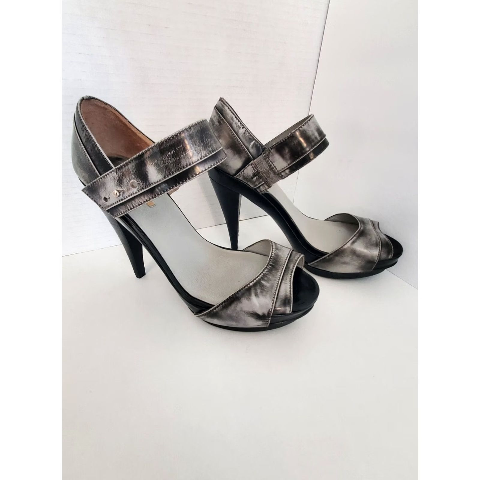 Vintage Max Studio Heels 6.5 Gray Leather Ankle Strap Distressed Denim look Peekaboo toe Size US 7 / IT 37 - 4 Thumbnail