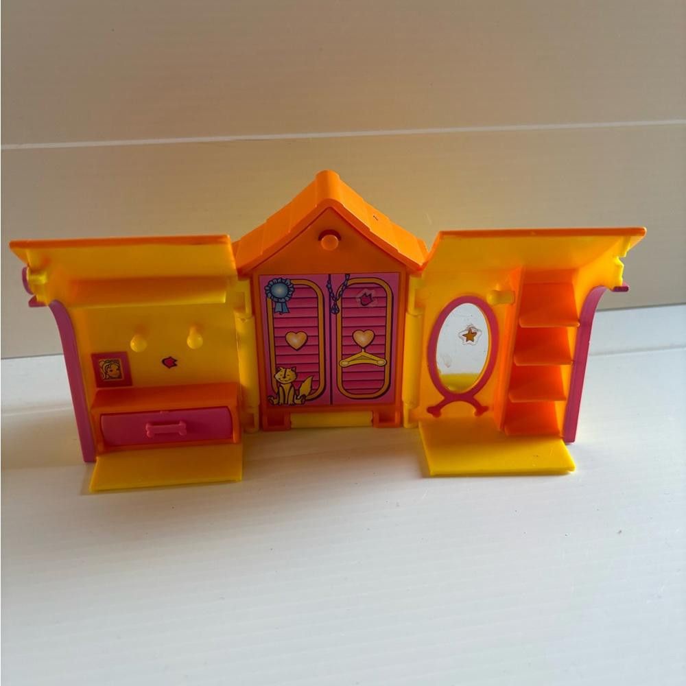 Designer Polly Pocket Folding Pet House Closet 2001 Size ONE SIZE - 1 Thumbnail