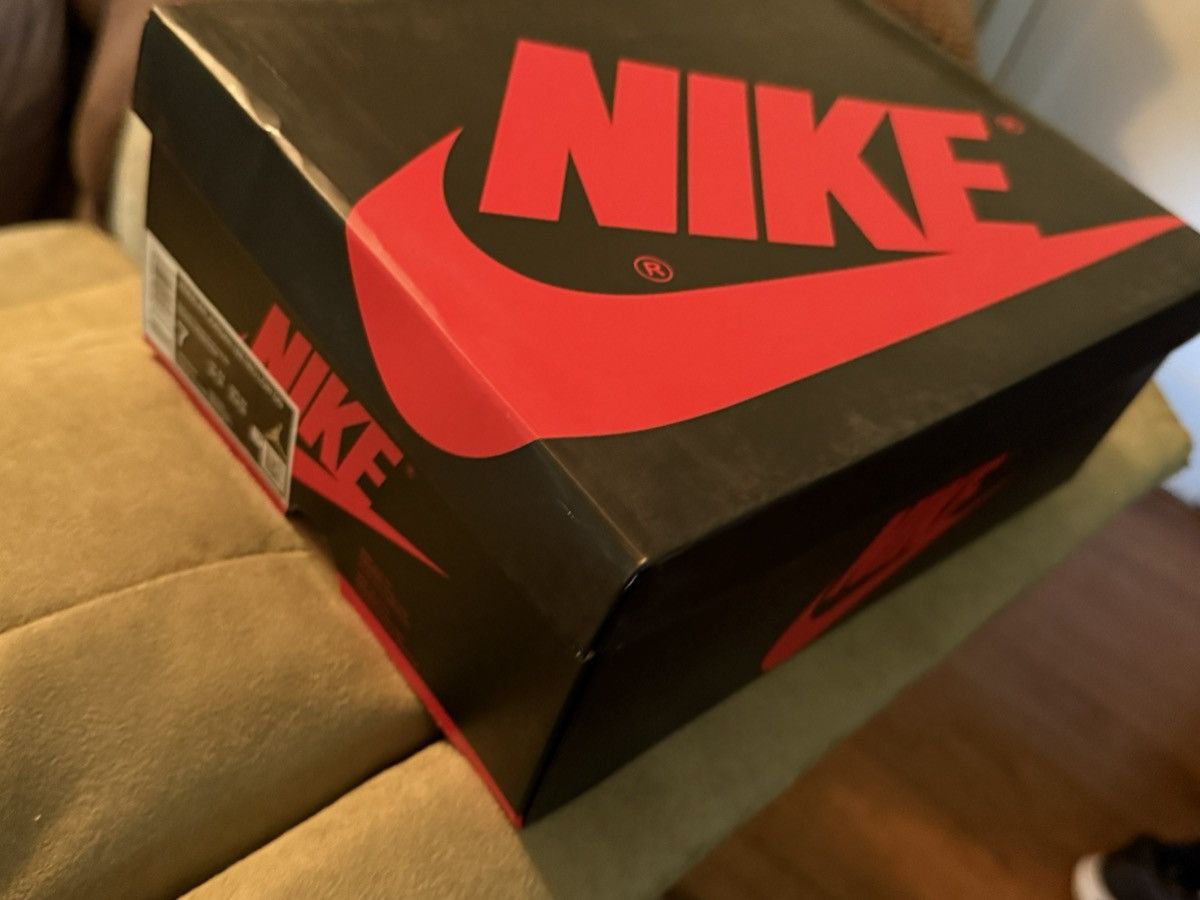 Nike NEW Nike Air Jordan 1 Retro Low UNC to CHICAGO 7w/5.5m w/Box Size US 7 / IT 37 - 3 Thumbnail