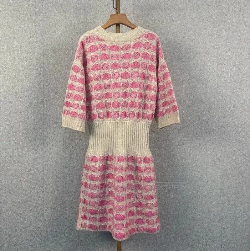 Chanel Chanel Color-Block Cashmere Dress for Women . Size M / US 6-8 / IT 42-44 - 2 Thumbnail
