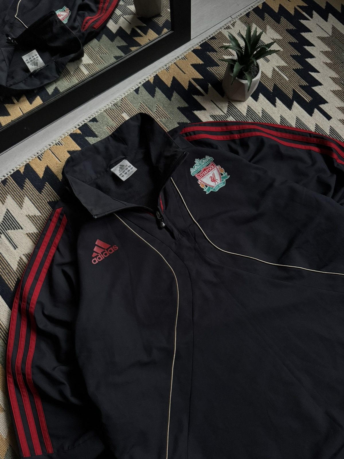 Adidas Vintage Adidas Liverpool 09/10 Carlsberg Nylon Jacket Size US L / EU 52-54 / 3 - 5 Thumbnail
