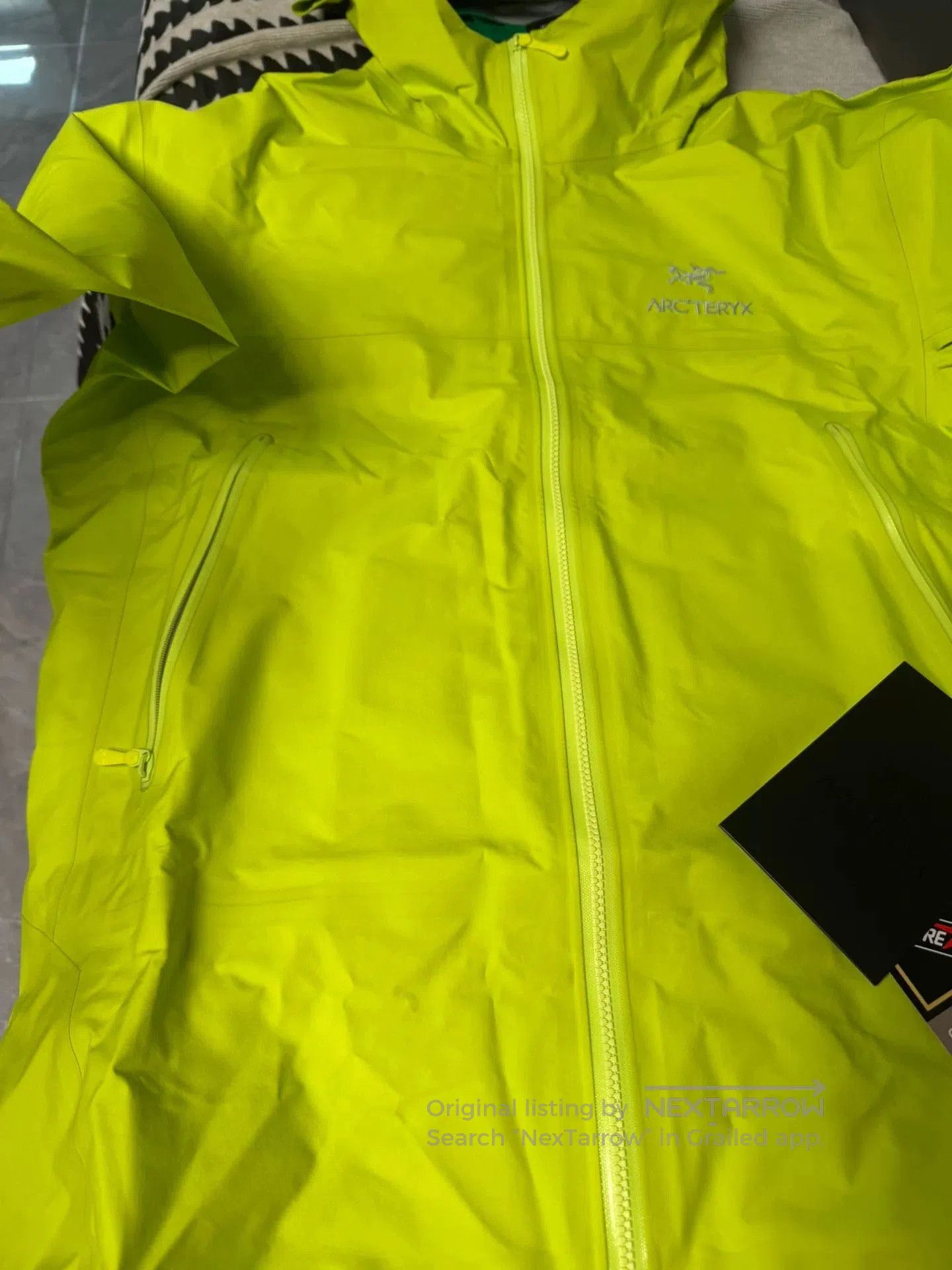 Arc'teryx Arc'teryx Beta Jacket in Fluorescent Green. Size US XL / EU 56 / 4 - 5 Thumbnail