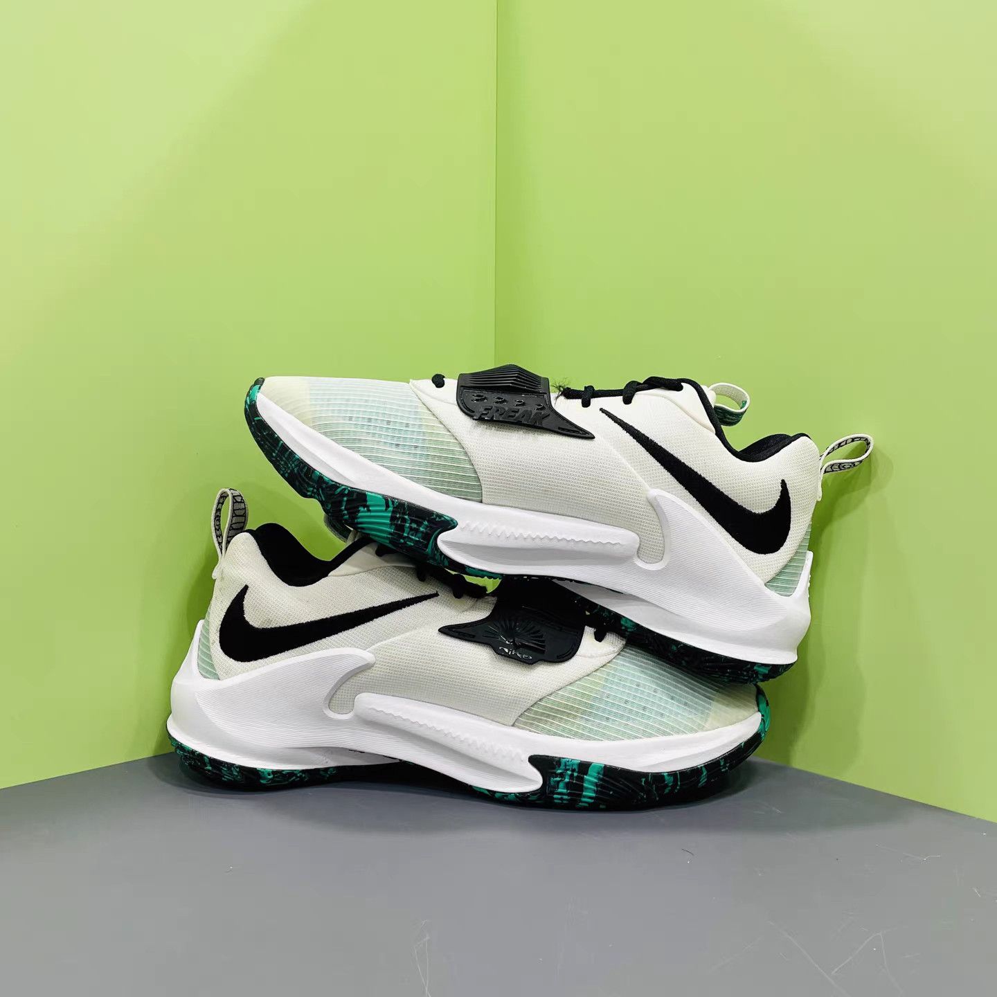 Nike Nike Zoom Freak 3 Basketball Shoes K15 Size US 9 / EU 42 - 5 Thumbnail