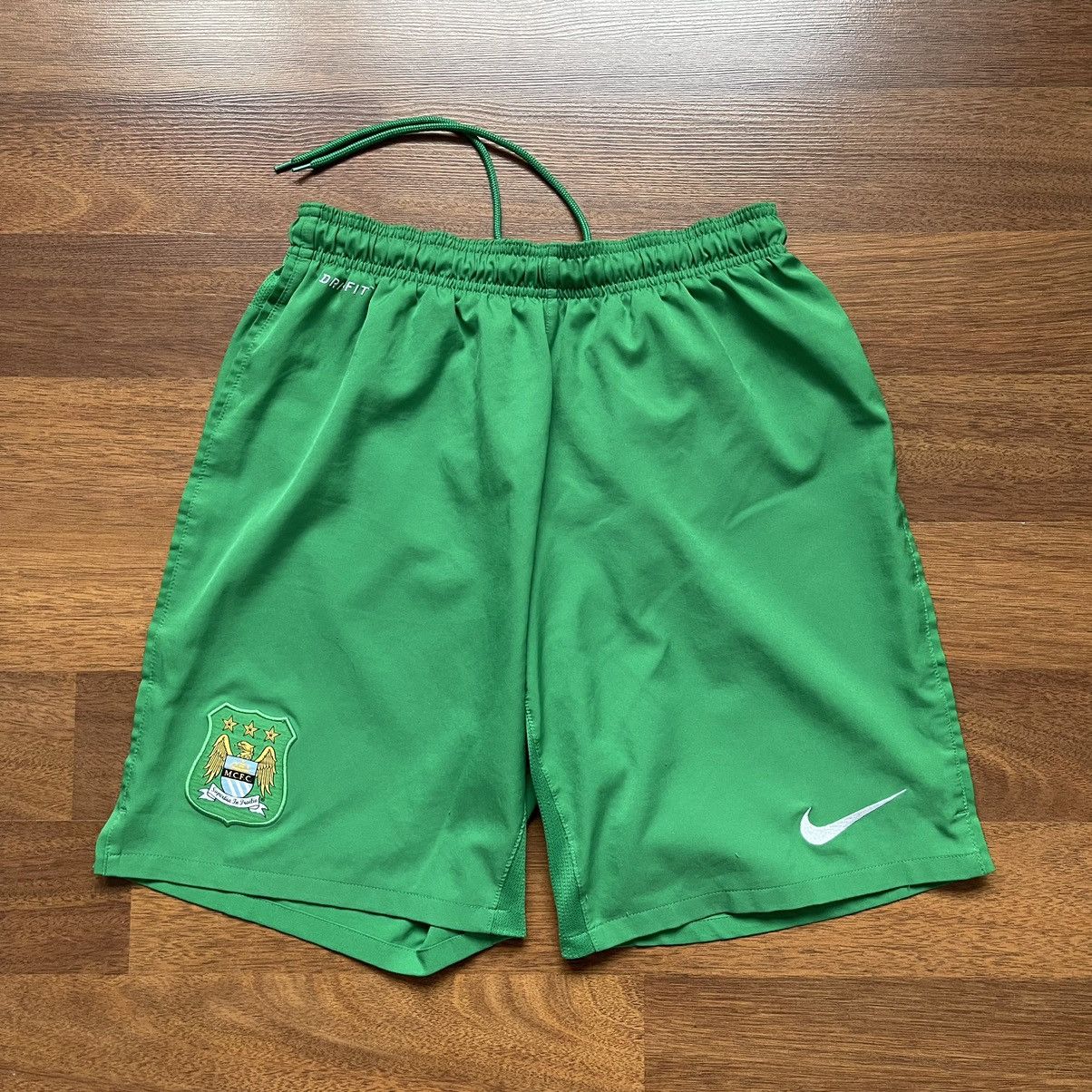 Nike MANCHESTER CITY NIKE 2013/2014 FOOTBALL GOALKEEPER SHORTS Size US 34 / EU 50 - 1 Thumbnail