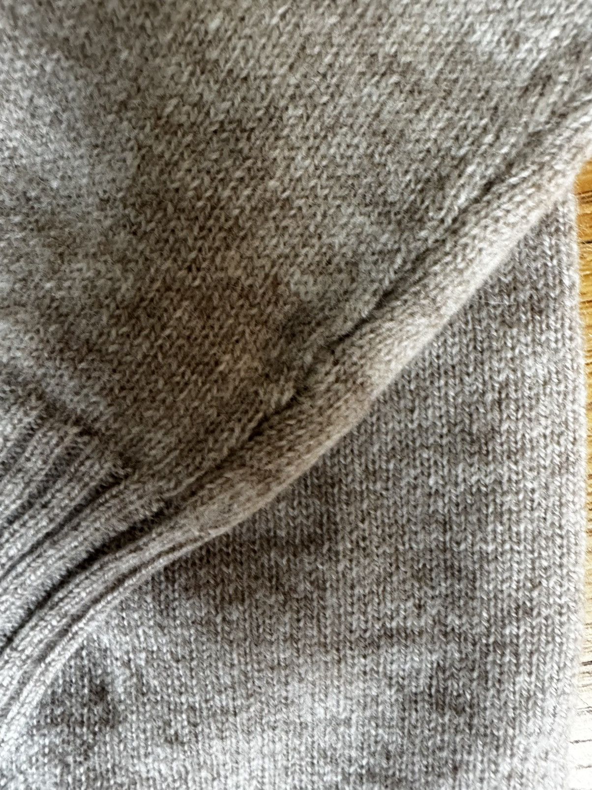 Malo NWOT 600$ Beige Cashmere V-Neck Knit Size US XXL / EU 58 / 5 - 8 Thumbnail