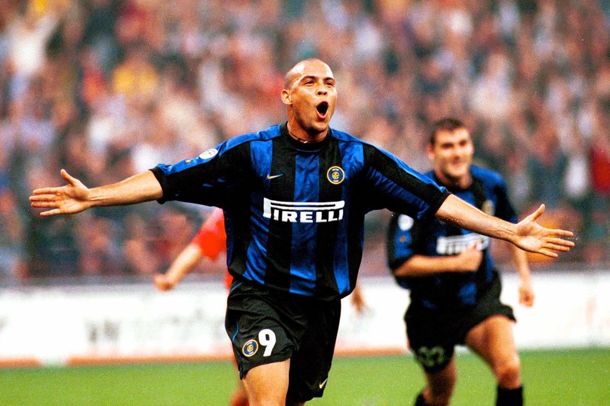 Nike Inter Milan 99/00 home shirt #9 Ronaldo Size US M / EU 48-50 / 2 - 11 Thumbnail