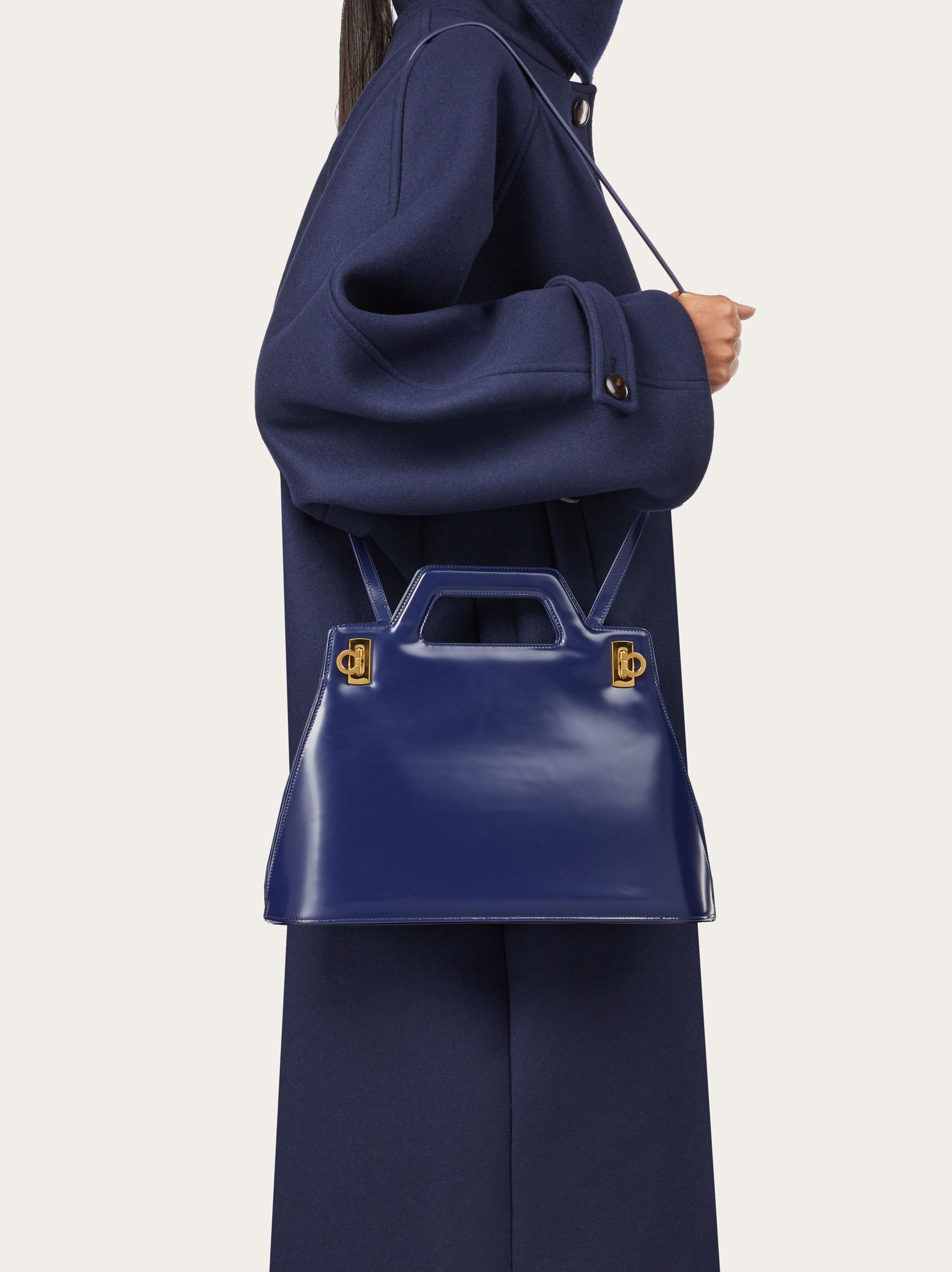 Salvatore Ferragamo o1s1rm0924 Size: OS / Wanda Handle Bag in Blue Size ONE SIZE - 3 Thumbnail