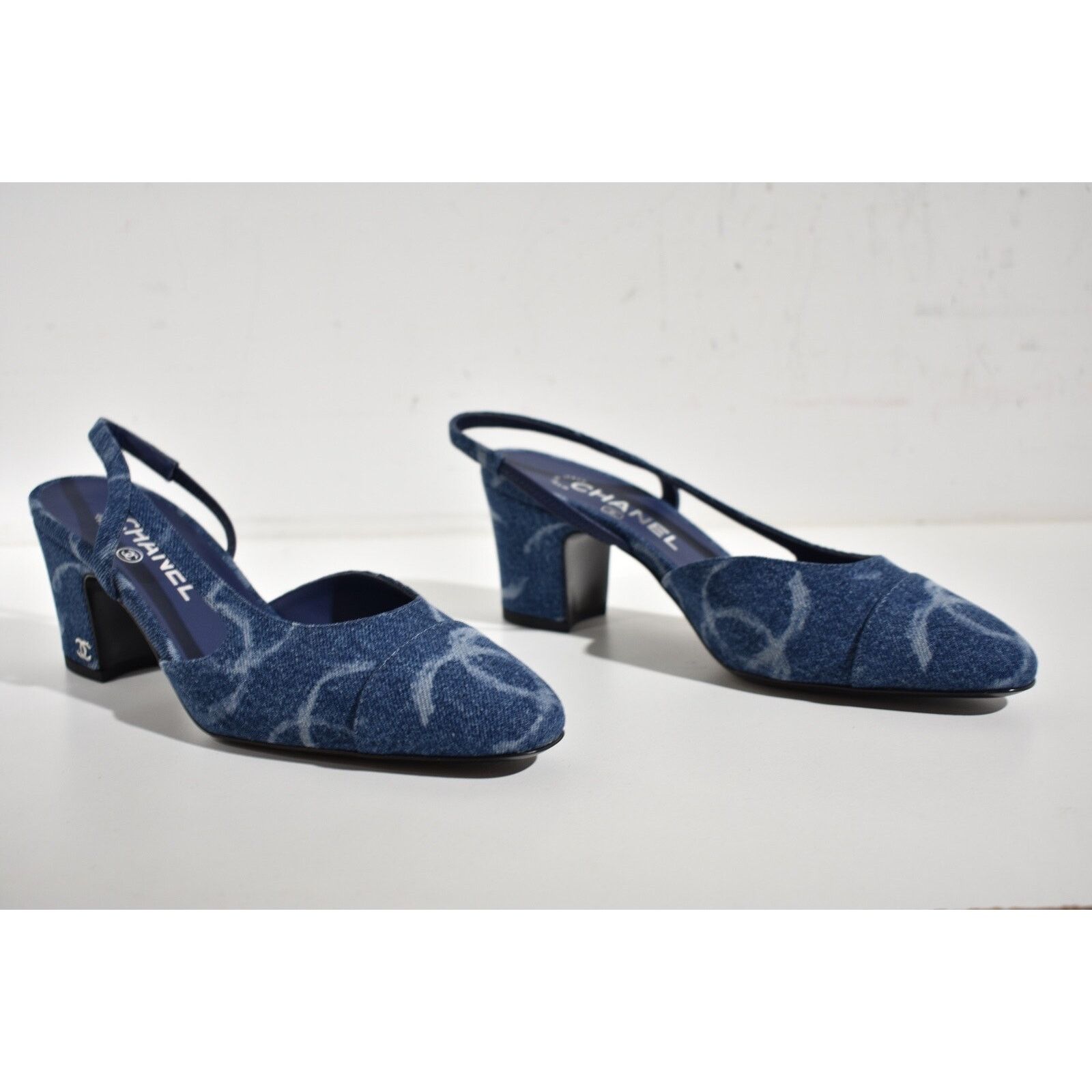 Chanel 23B Coco Sling Denim White CC Logo Slingback Block Heel 39 Size US 9 / IT 39 - 5 Thumbnail
