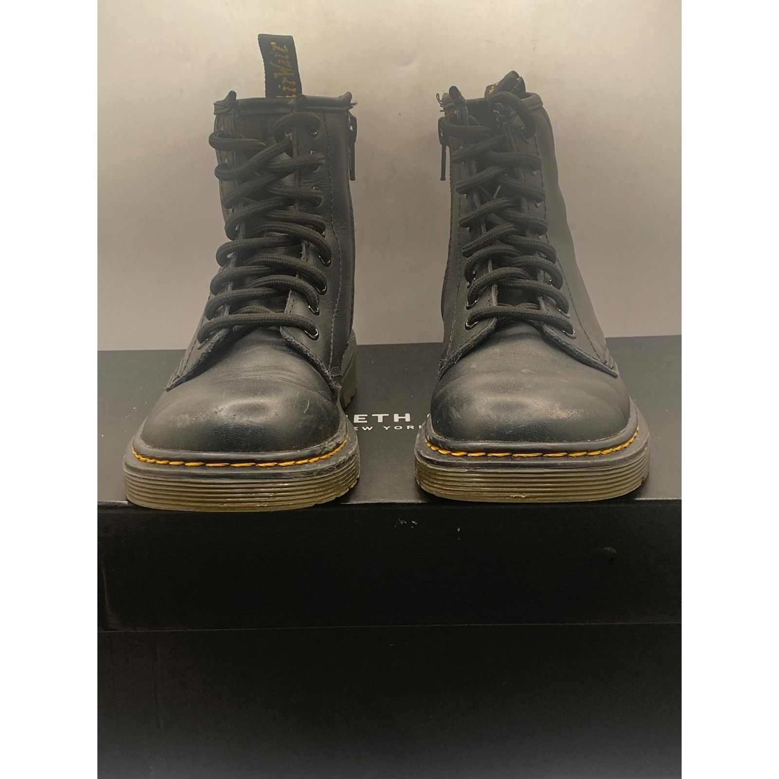 Dr. Martens Dr. Martens 26981 Eyelet Black Leather Boots LA004 Man 13 Size US 13 / EU 46 - 2 Thumbnail