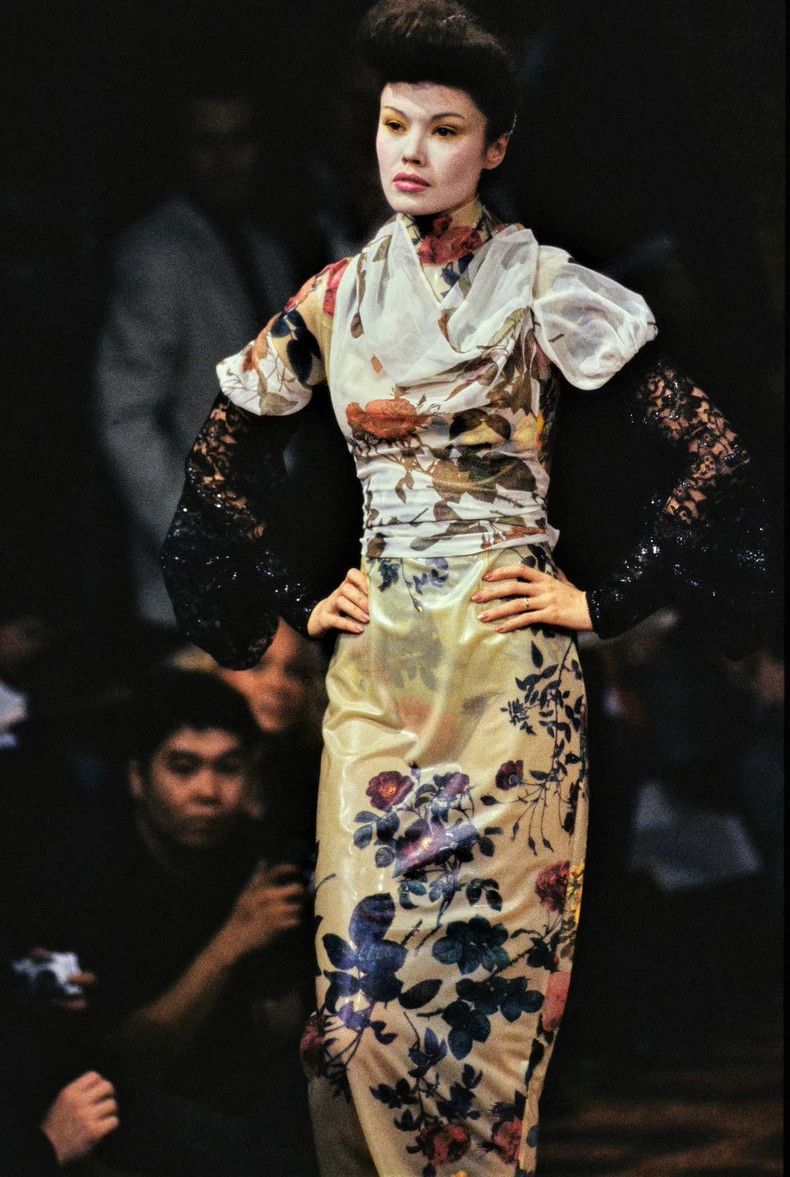Vivienne Westwood Vivienne Westwood Medieval runway rose scarf Size ONE SIZE - 1 Thumbnail