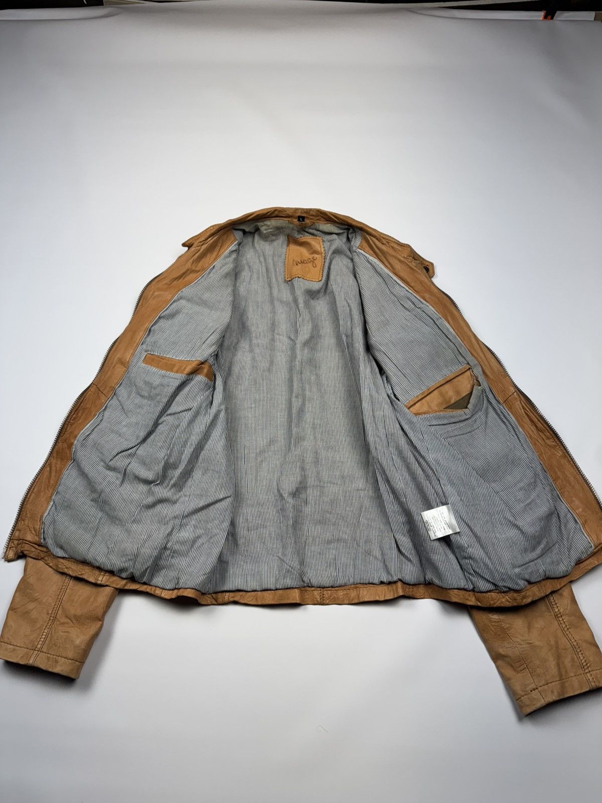Vintage Vintage Y2k Distressed Leather Biker Jacket Size US L / EU 52-54 / 3 - 10 Thumbnail