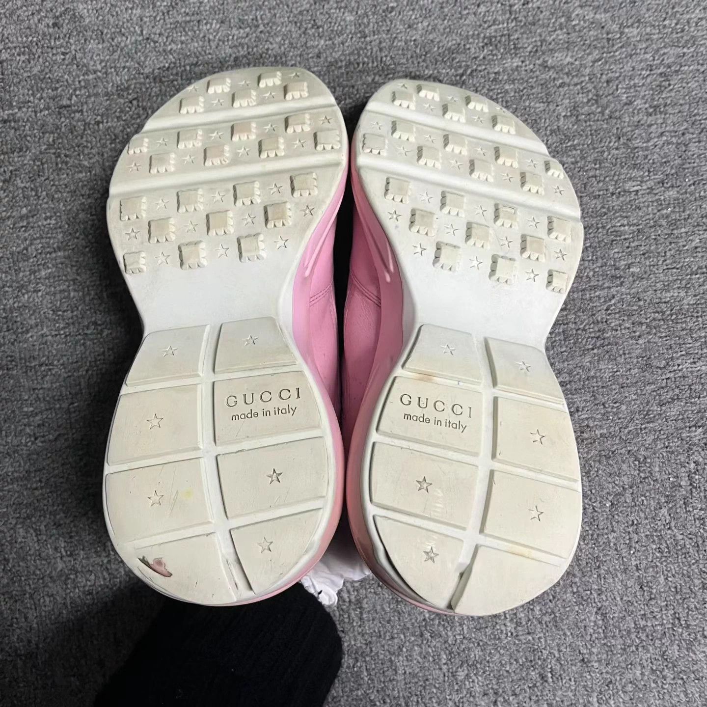 Gucci Gucci pink print lace-up low-top dad shoe 39 box Size US 8 / IT 38 - 6 Thumbnail