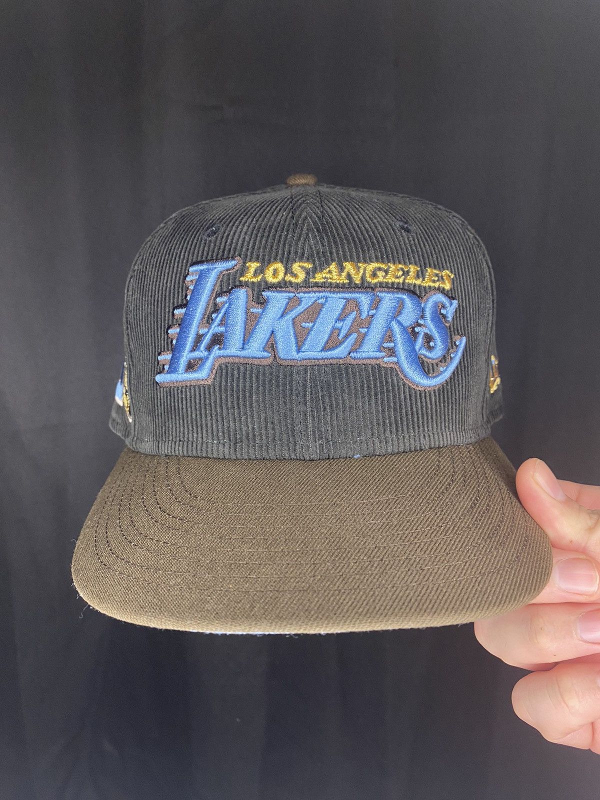 image of New Era Lakers Fitted Hat (Capcity) in Black, Men's