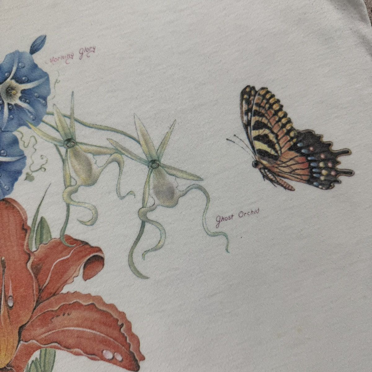 Vintage Vintage 90’s Floral and Butterfly Victoria Canada T-shirt Size US S / EU 44-46 / 1 - 7 Thumbnail