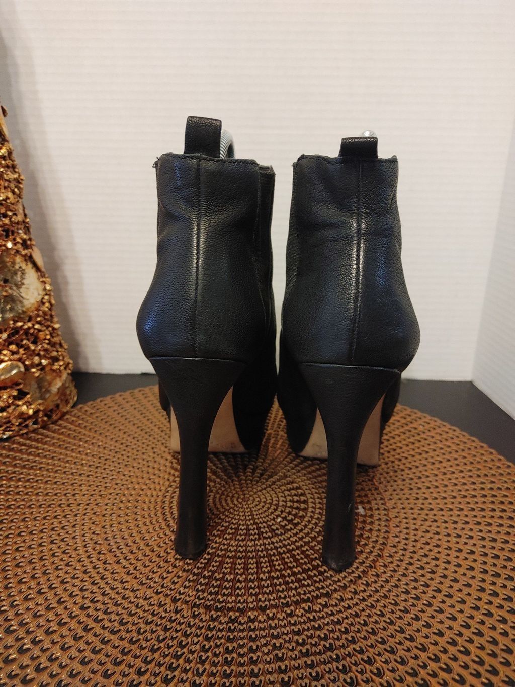 Vince Camuto Vince Camuto Baileys Chelsea Booties Size 9M Size US 9 / IT 39 - 4 Thumbnail