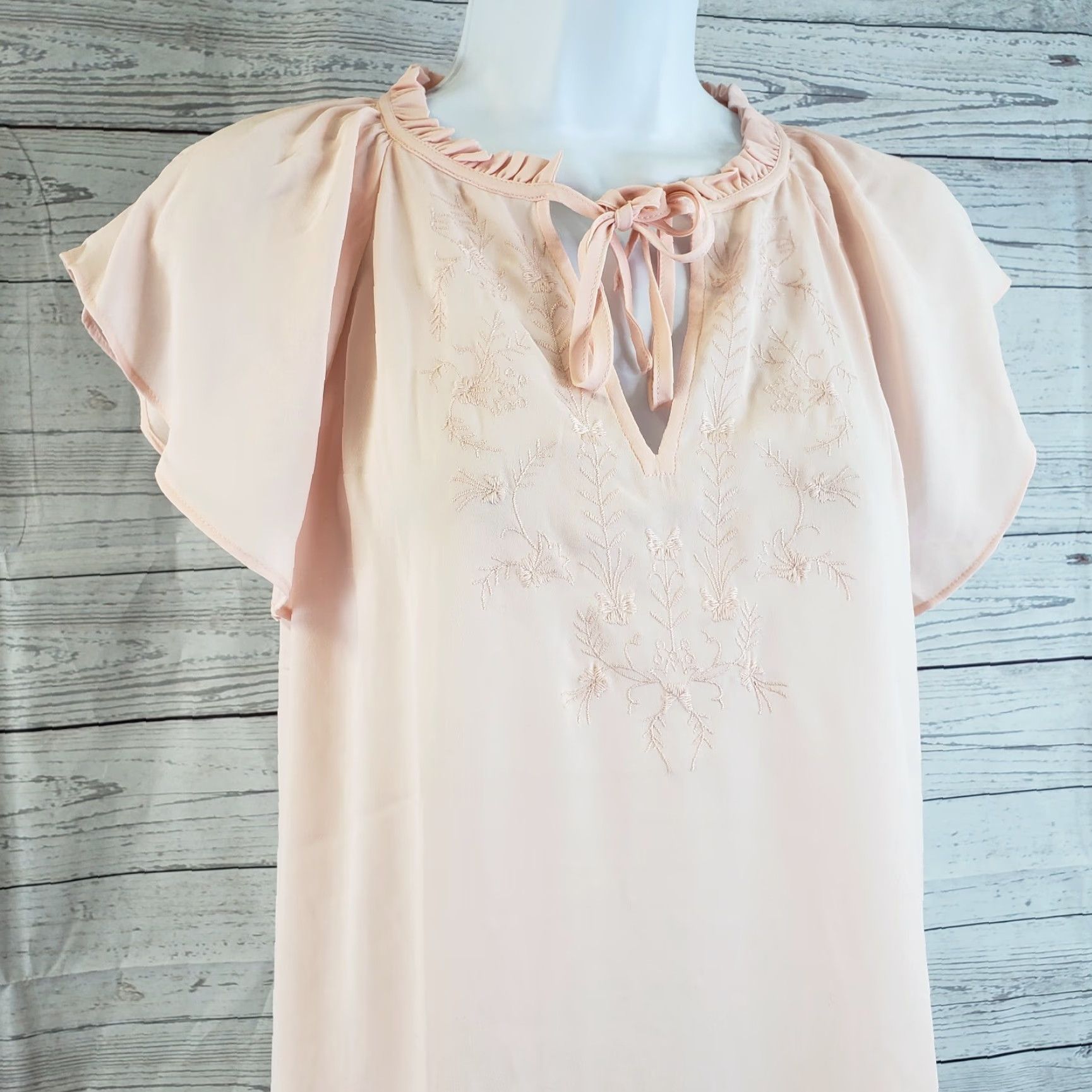Loft Ann Taylor LOFT Blouse Womens XS Pink Embroidered Tie Neck Short Sleeve Size XS / US 0-2 / IT 36-38 - 2 Thumbnail