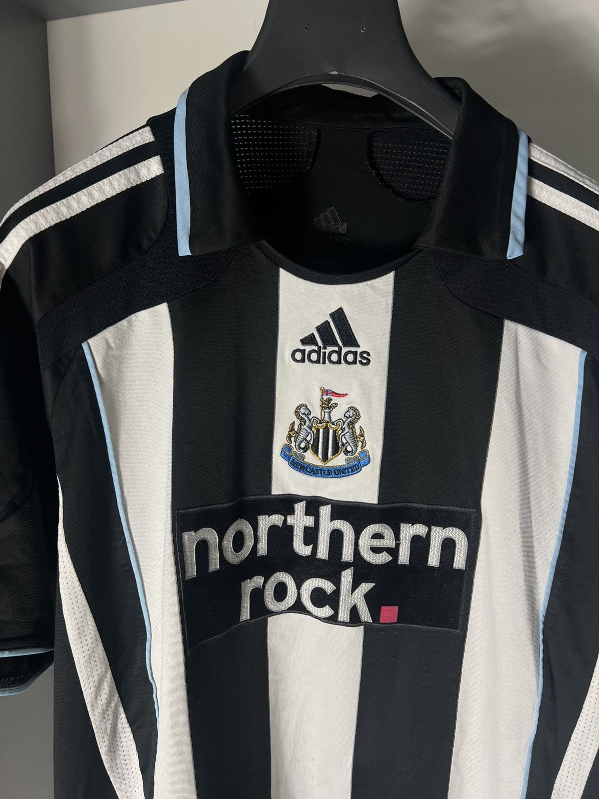 Vintage VERY RARE ADIDAS FC NEW CASTLE UNITED ENGLAND SOCCER JERSEY Size US L / EU 52-54 / 3 - 5 Thumbnail