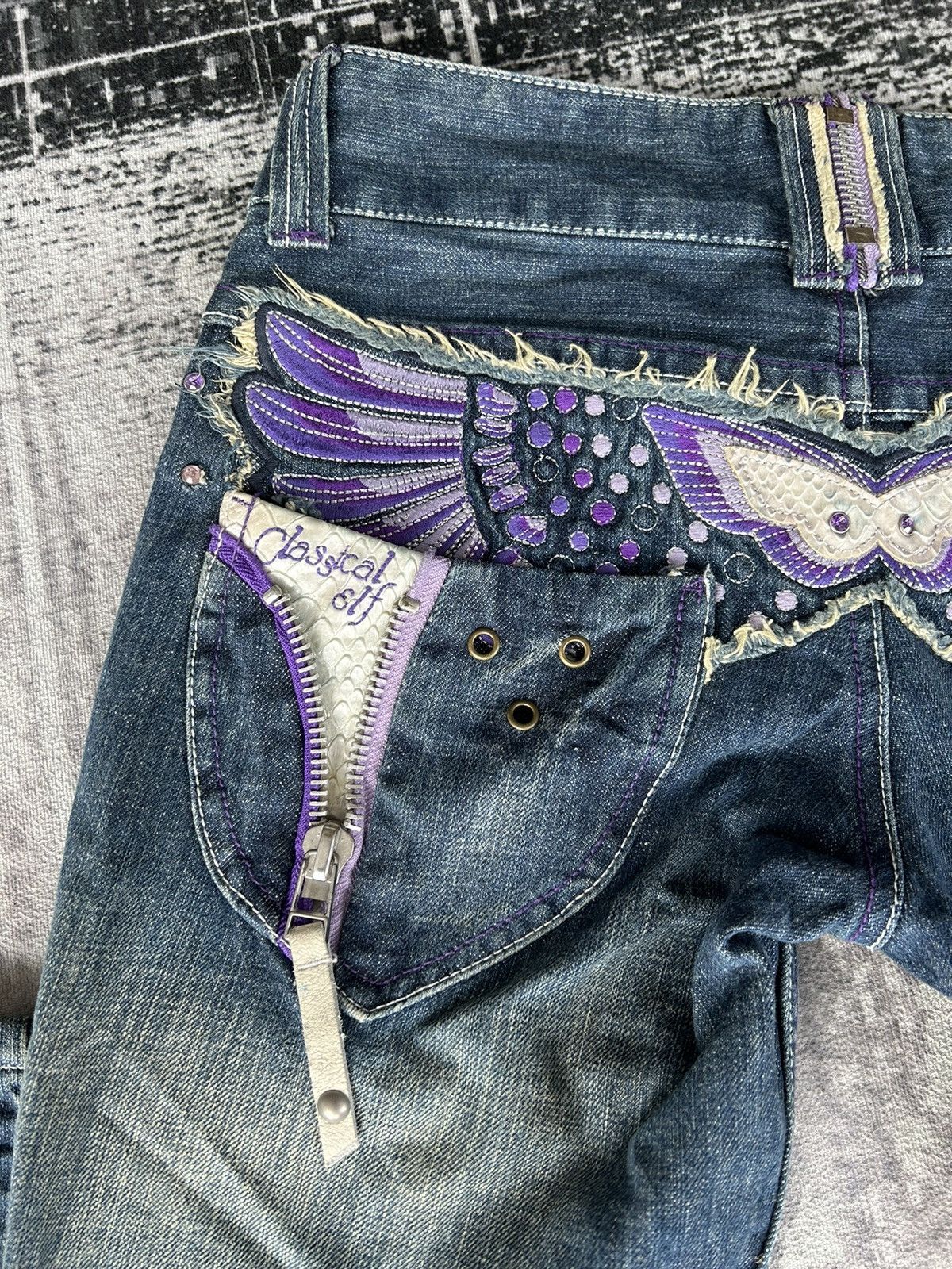 If Six Was Nine Butterfly Embroidery Logo Flared Jeans Size US 31 - 11 Thumbnail
