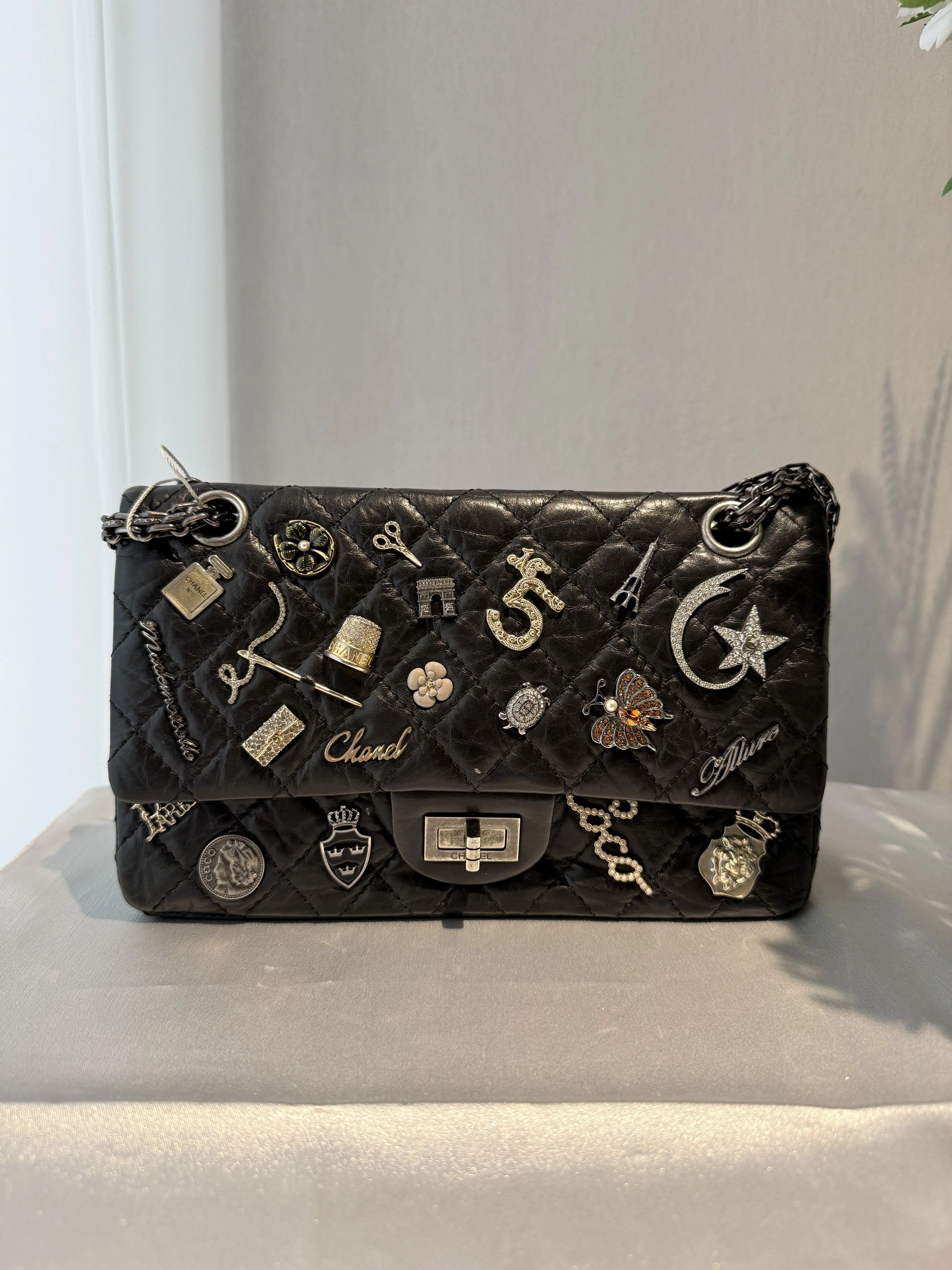 Chanel Pre-loved Bag Very good condition Size ONE SIZE - 1 Thumbnail