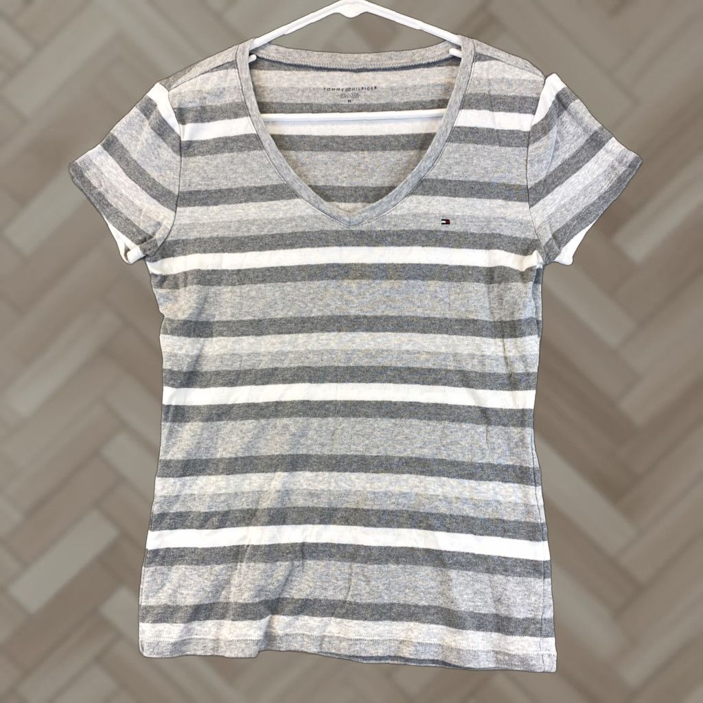 Tommy Hilfiger Tommy Hilfiger Shirt Women Medium Gray Short Sleeve V-Neck Logo 100% Cotton Logo Tee Womens Size M / US 6-8 / IT 42-44 - 1 Thumbnail