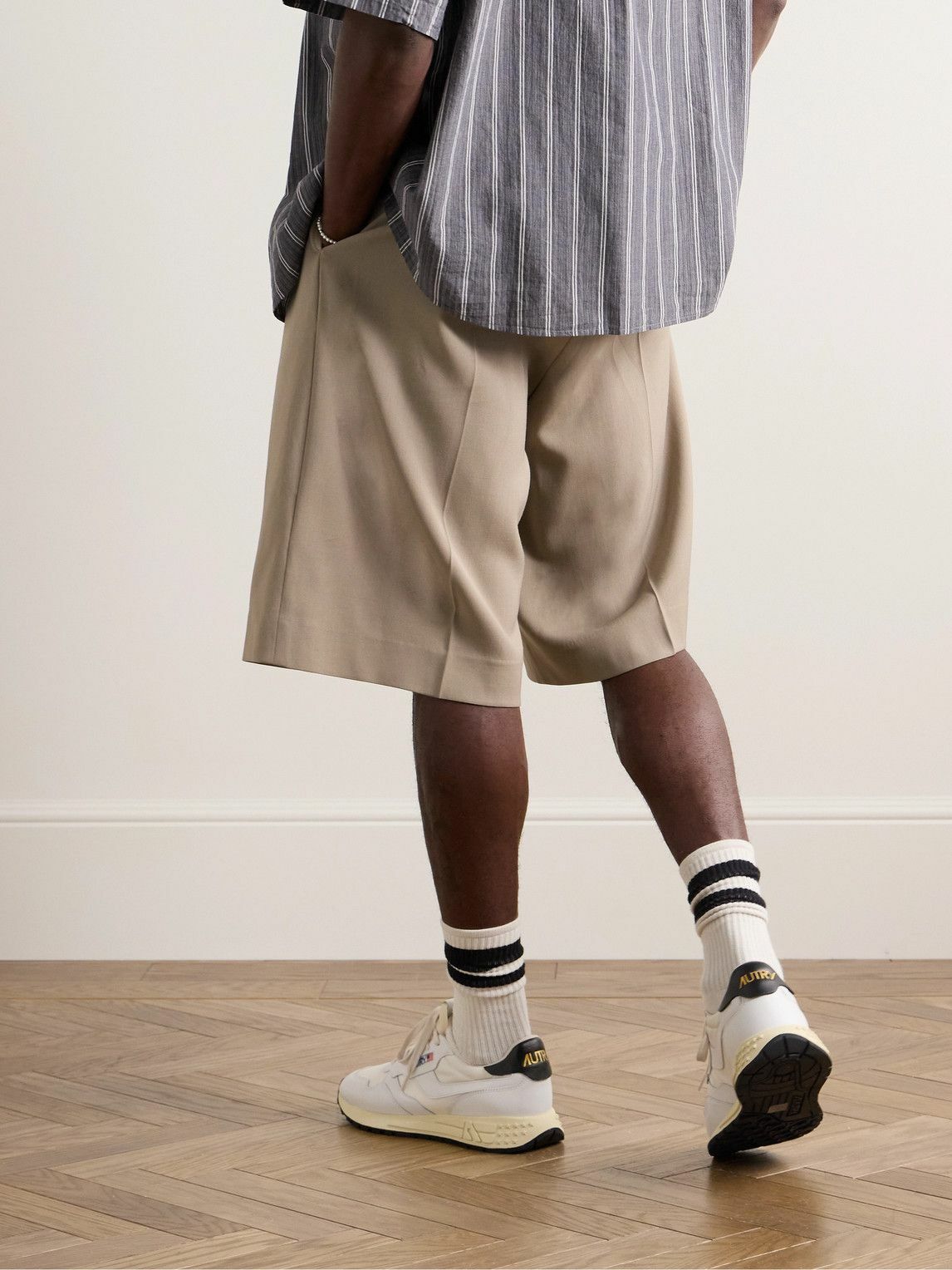 AUTRY o1y0426 Logo Low-Top Sneakers in White/Black Size US 8 / EU 41 - 5 Thumbnail