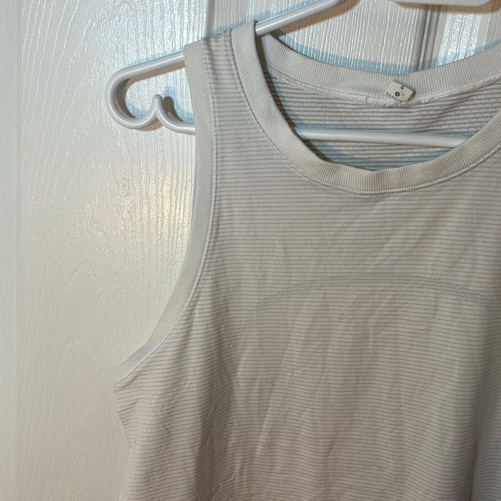 Lululemon Lululemon White striped Sleeveless activewear Top size 6 Size M / US 6-8 / IT 42-44 - 7 Thumbnail