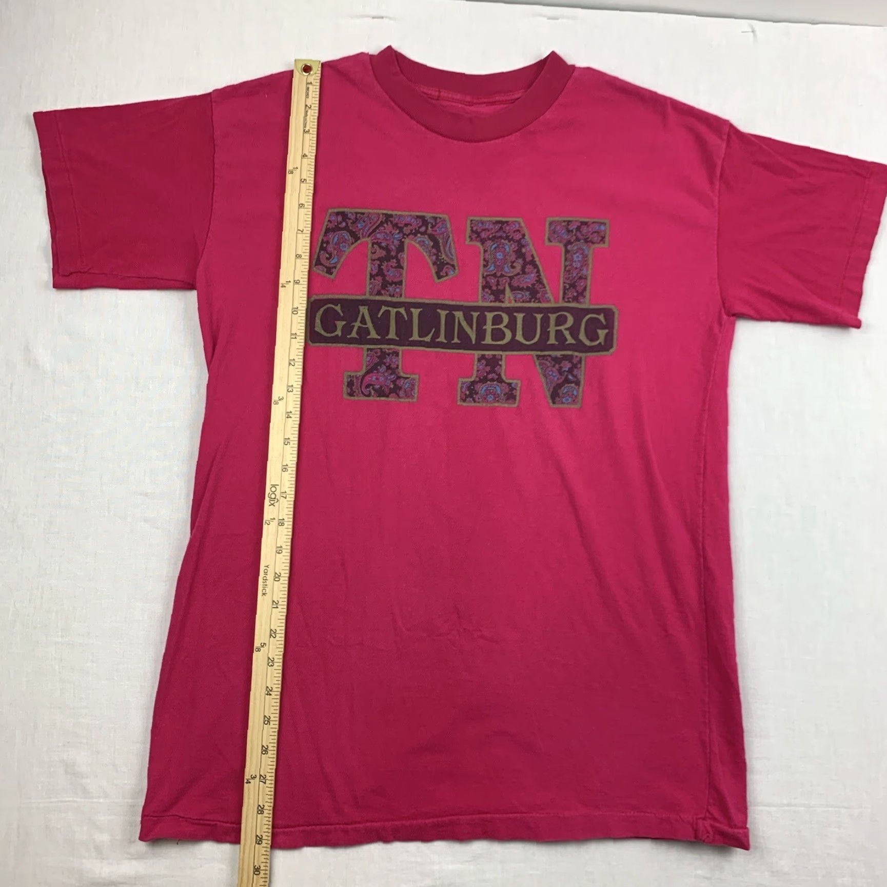 Vintage VINTAGE Gatlinburg Tennessee Shirt Adult Large Pink Paisley Logo 90s Mens T-Shirt Pink Logo 90s Size US L / EU 52-54 / 3 - 7 Thumbnail