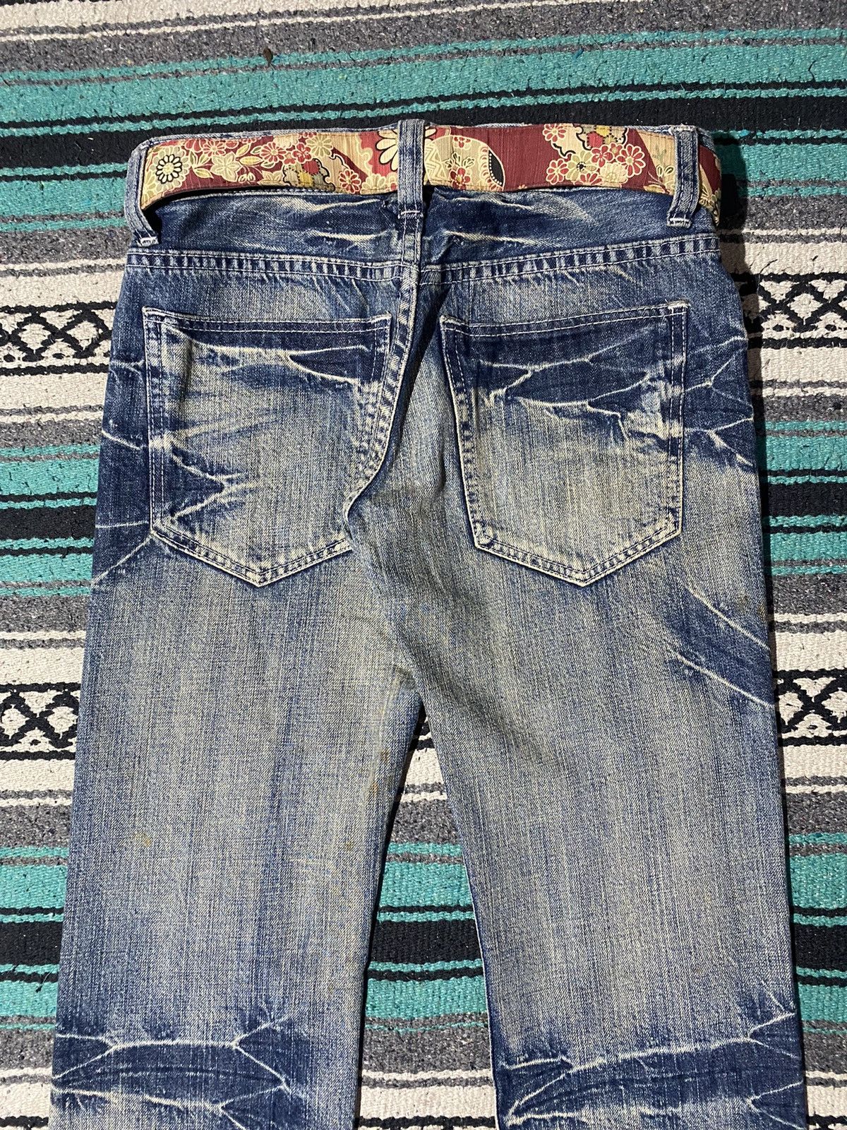 2000s KUI - Fading Distressed Denim Pants