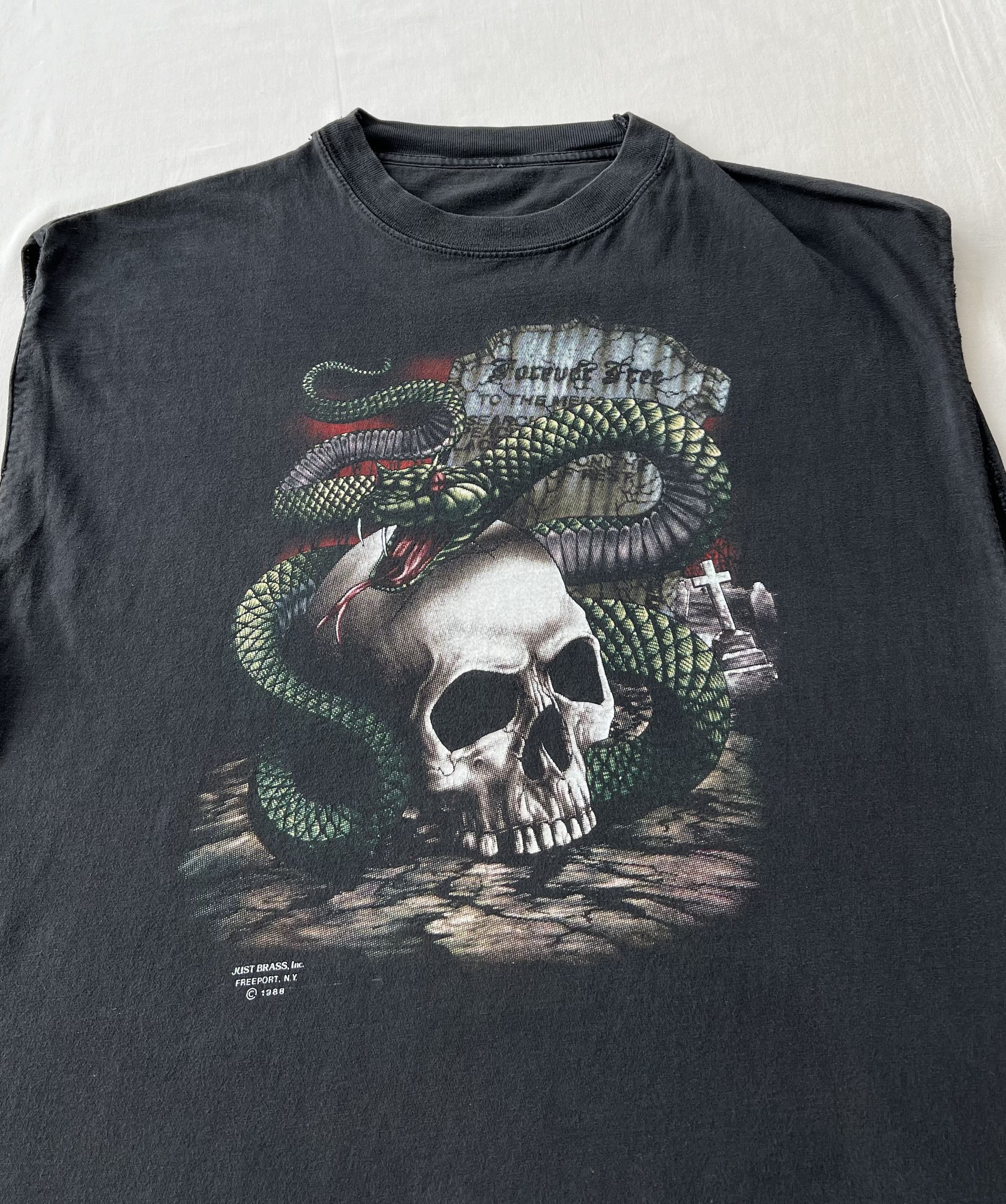 Vintage Vintage 1988 Just Brass Snake Skull 3D Emblem 90s T-shirt Size US M / EU 48-50 / 2 - 5 Thumbnail