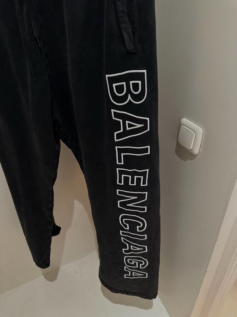 Balenciaga Balenciaga Logo Outline Baggy Sweatpants Size US 34 / EU 50 - 7 Thumbnail