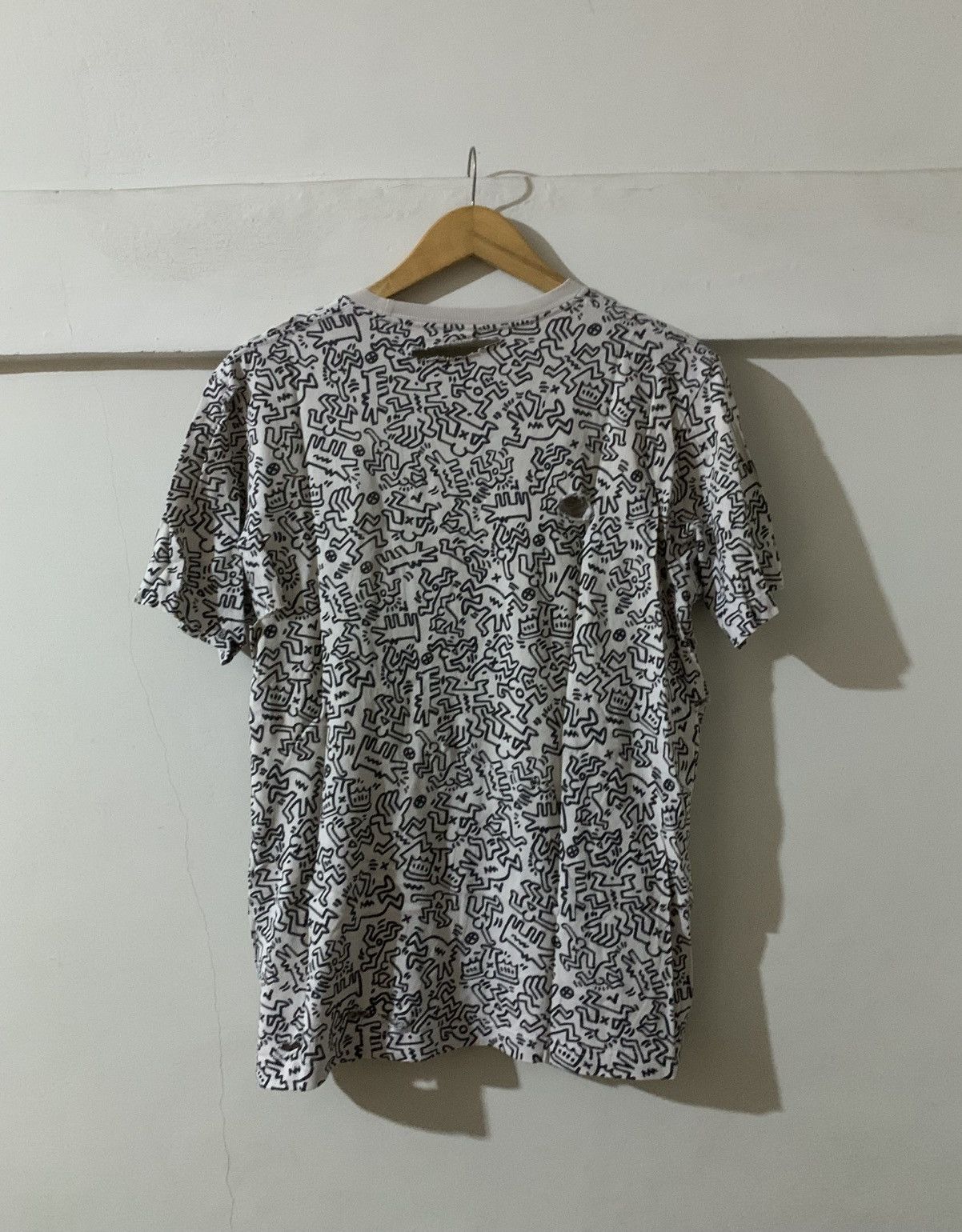 Keith Haring AOP Keith Haring By Uniqlo Distressed Tee Shirt Size US M / EU 48-50 / 2 - 12 Thumbnail