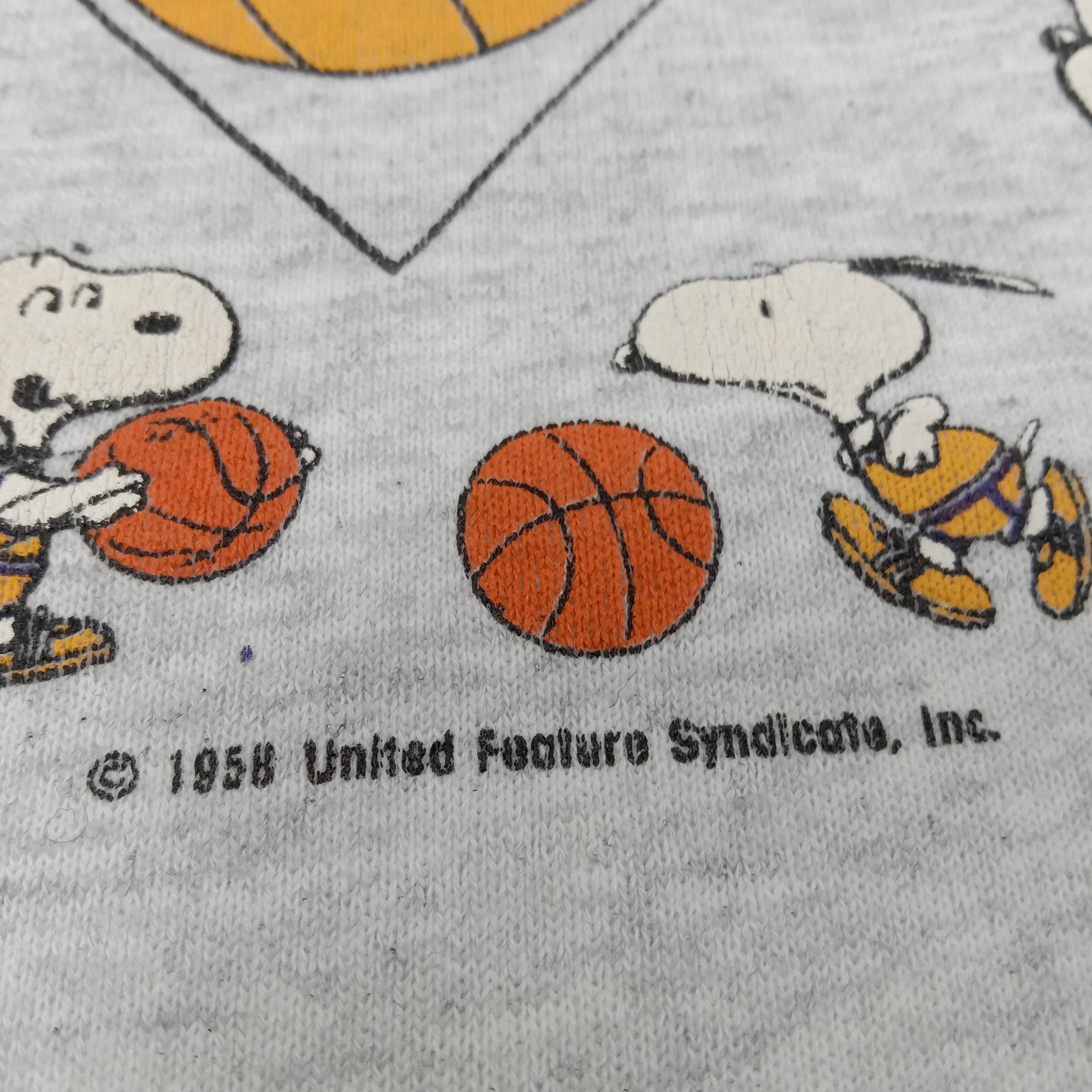 NBA 90's Los Angeles Lakers X Snoopy Sport Sweatshirt C253N14 Size US XS / EU 42 / 0 - 3 Thumbnail
