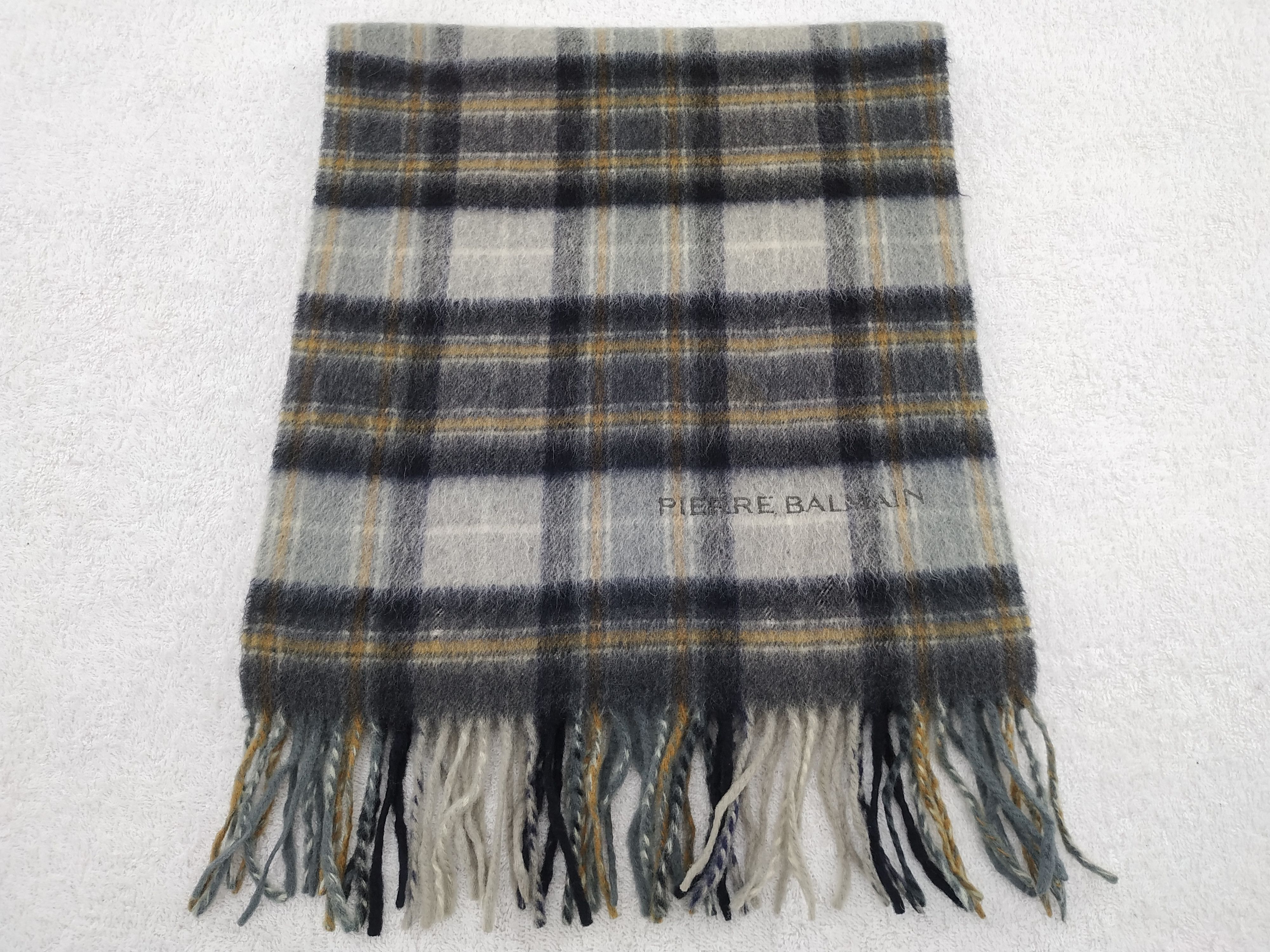 Pierre Balmain Vintage Pierre Balmain Scarf/Muffler/Neckwear MF030 Size ONE SIZE - 1 Thumbnail