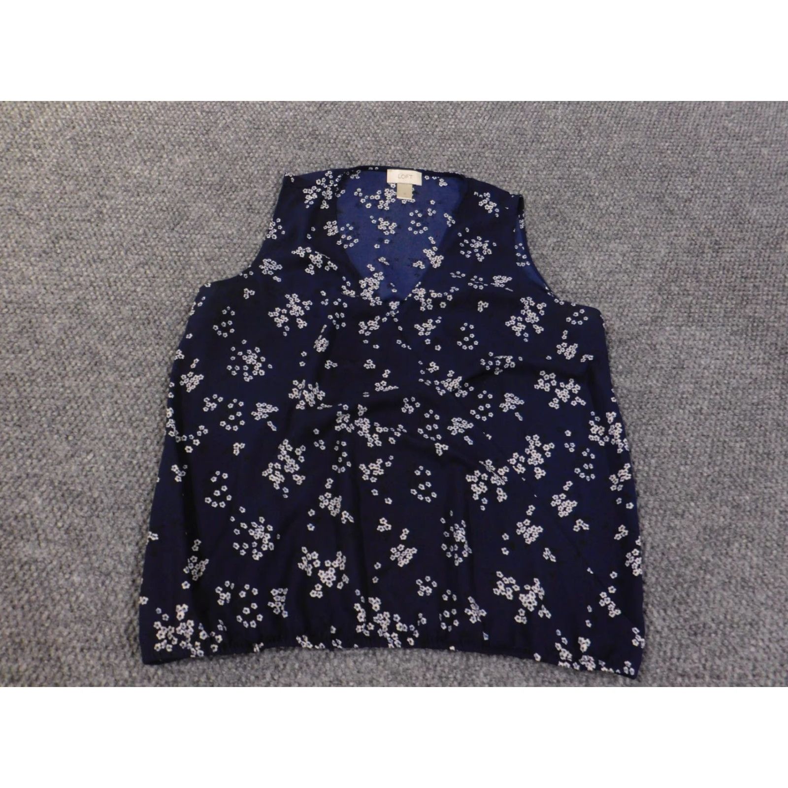 Ann Taylor LOFT Ann Taylor Loft Blouse Sleeveless V-Neck Floral Blue Polyester M Women Shirt Casual Size M / US 6-8 / IT 42-44 - 2 Thumbnail