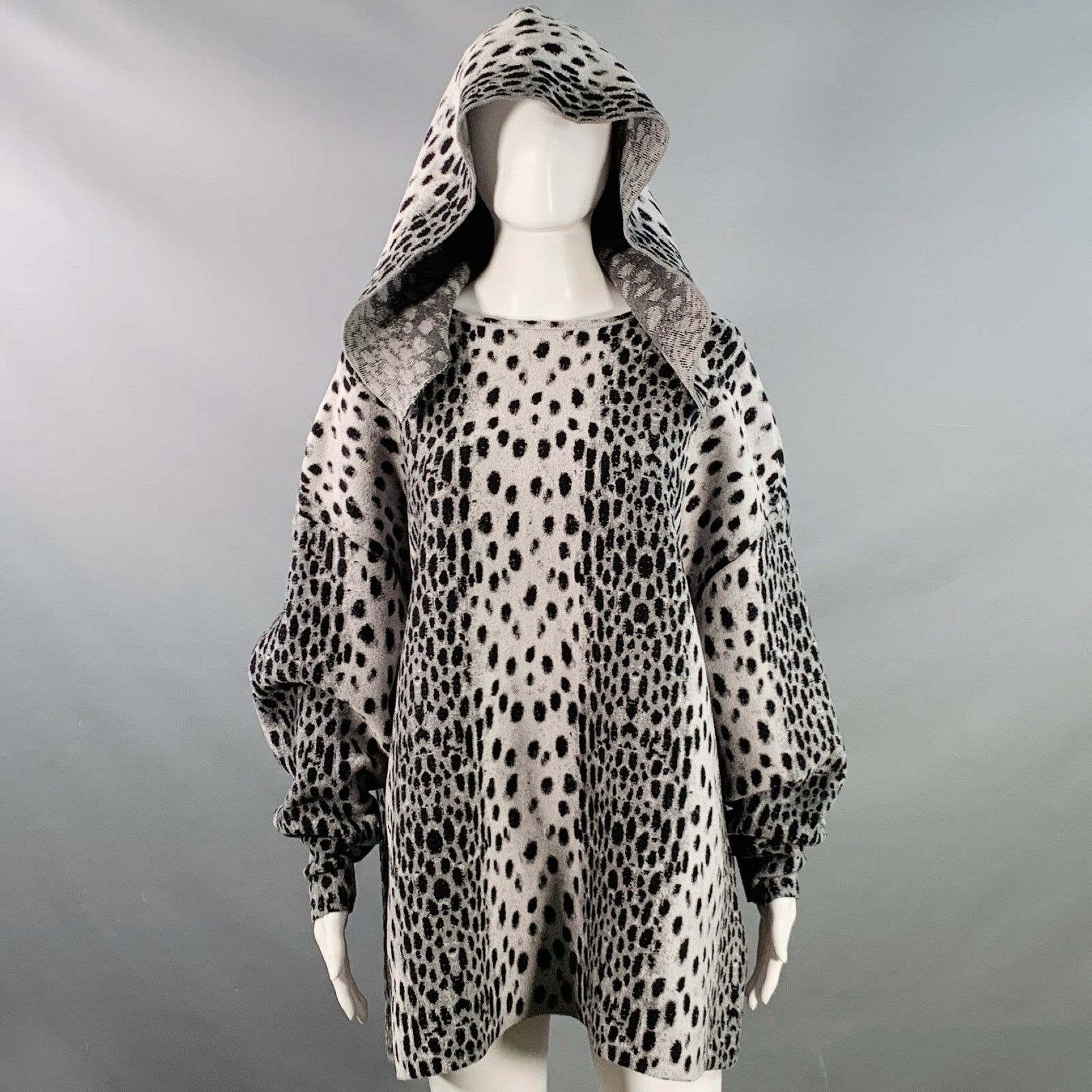 Alaia ALAIA Size 8 Grey Black Viscose Blend Animal Print Sweater Size M / US 6-8 / IT 42-44 - 1 Thumbnail