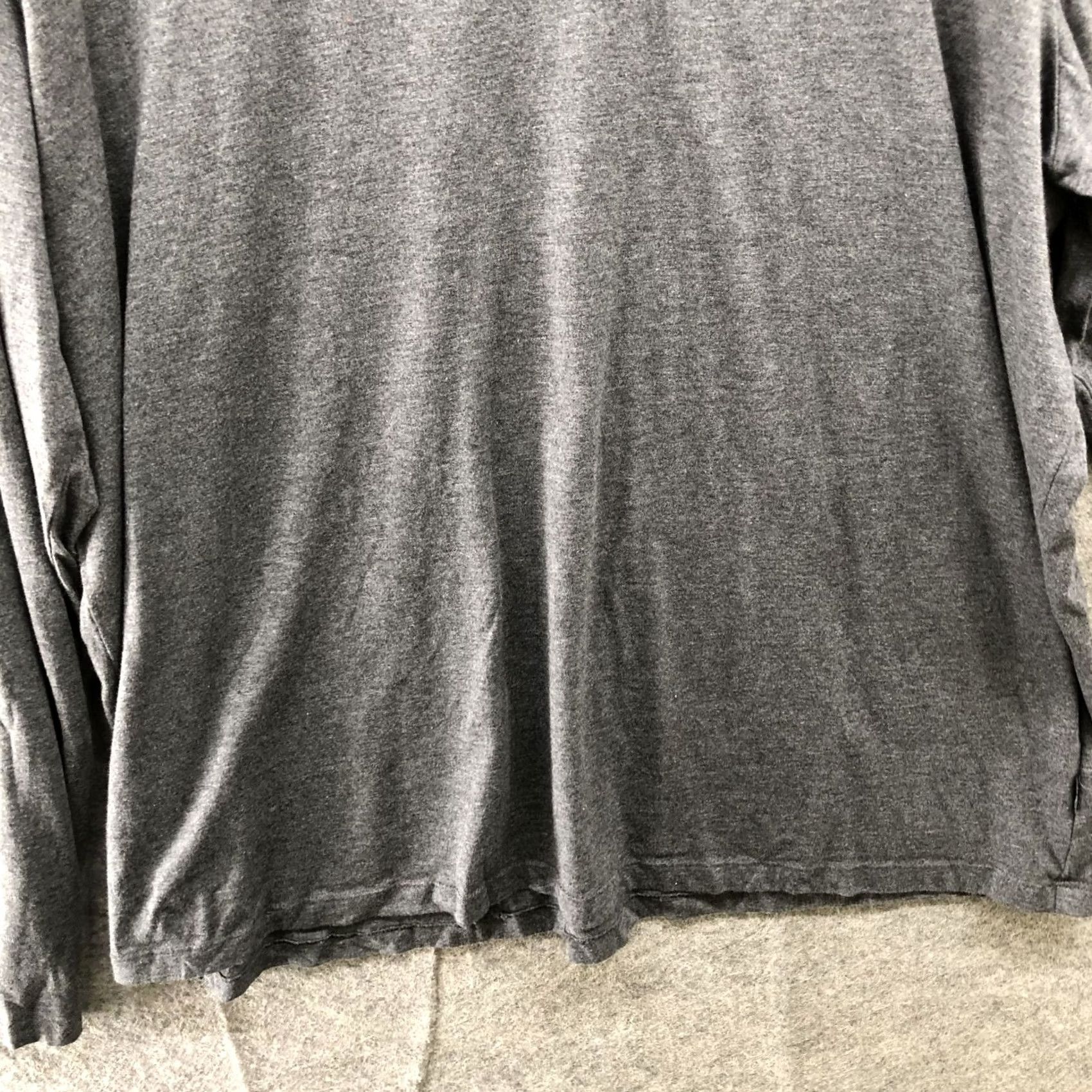 Calvin Klein Calvin Klein Liquid Touch Long Sleeve T Shirt Mens XXL Gray V-Neck Cotton Size US XXL / EU 58 / 5 - 4 Thumbnail